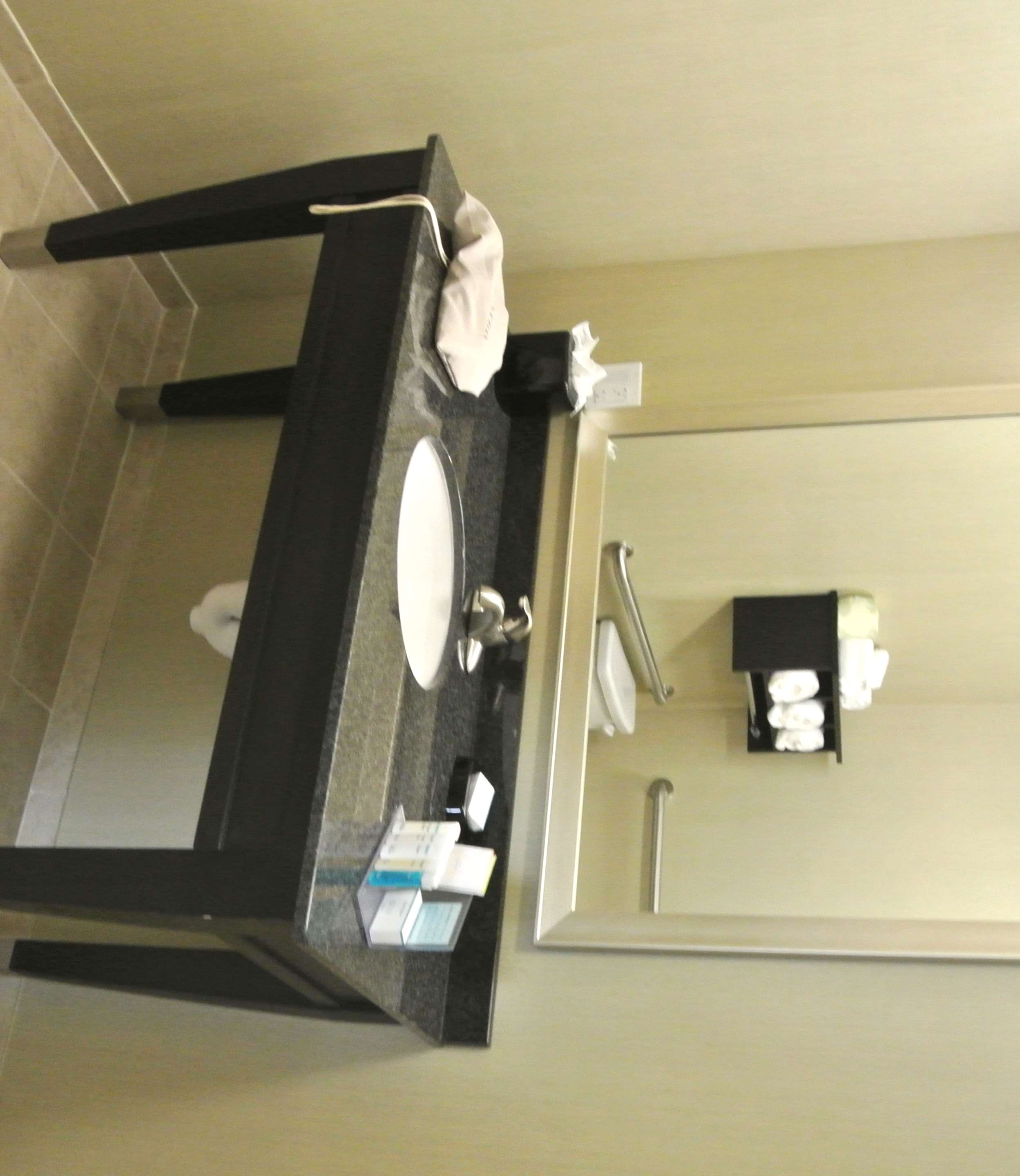 Guest room bath