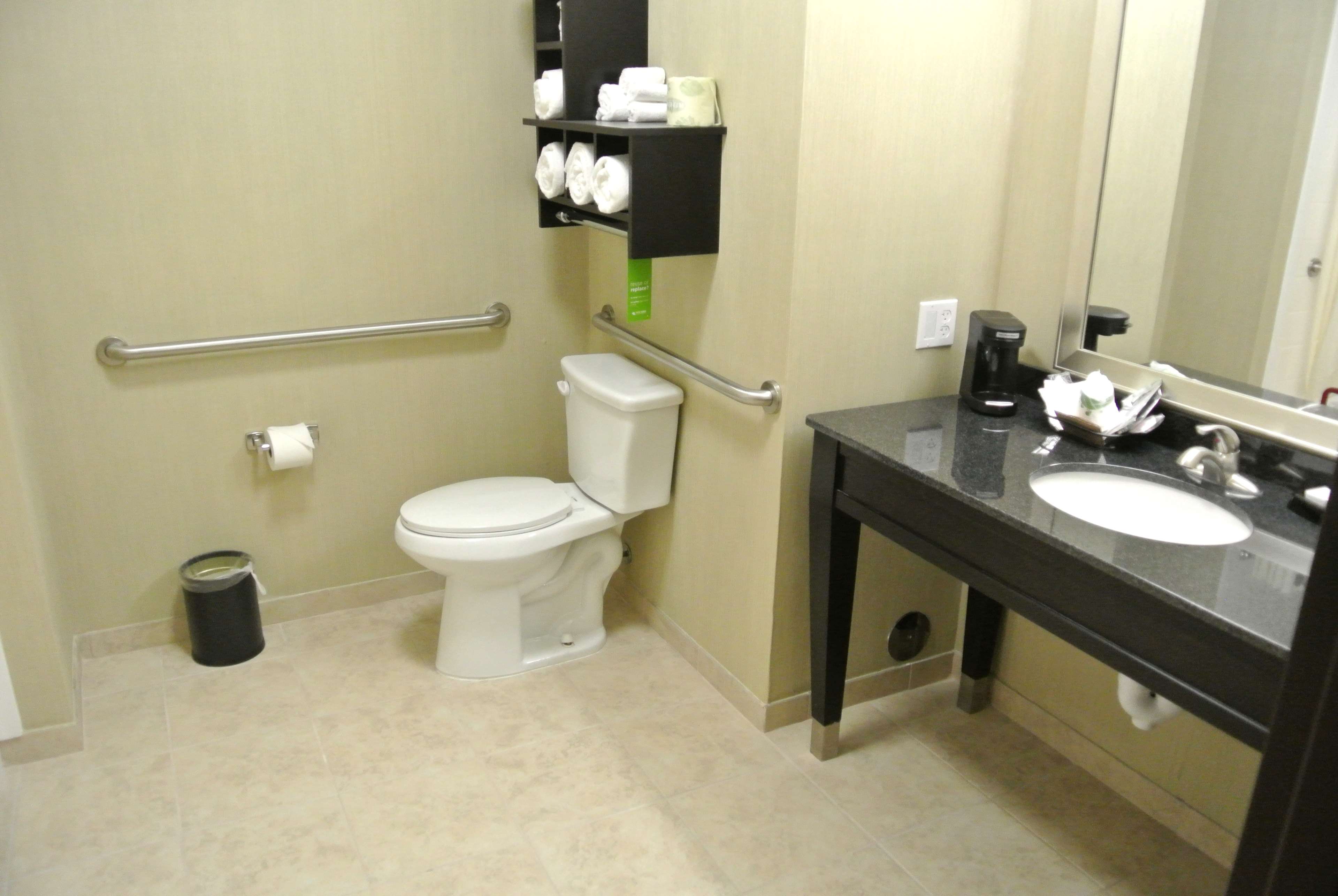 Hampton Inn by Hilton Carrizo Springs Room Type - 2QN MOB HEARING ACC TUB NS