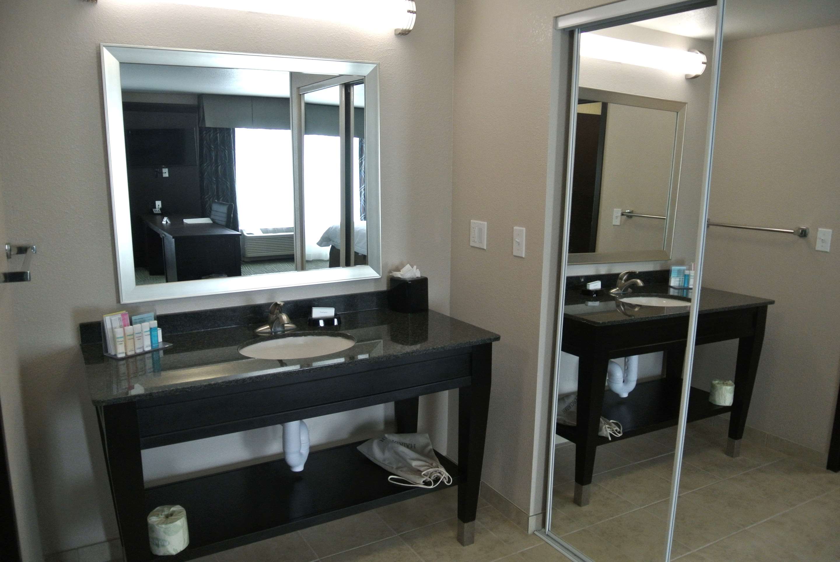 Guest room bath