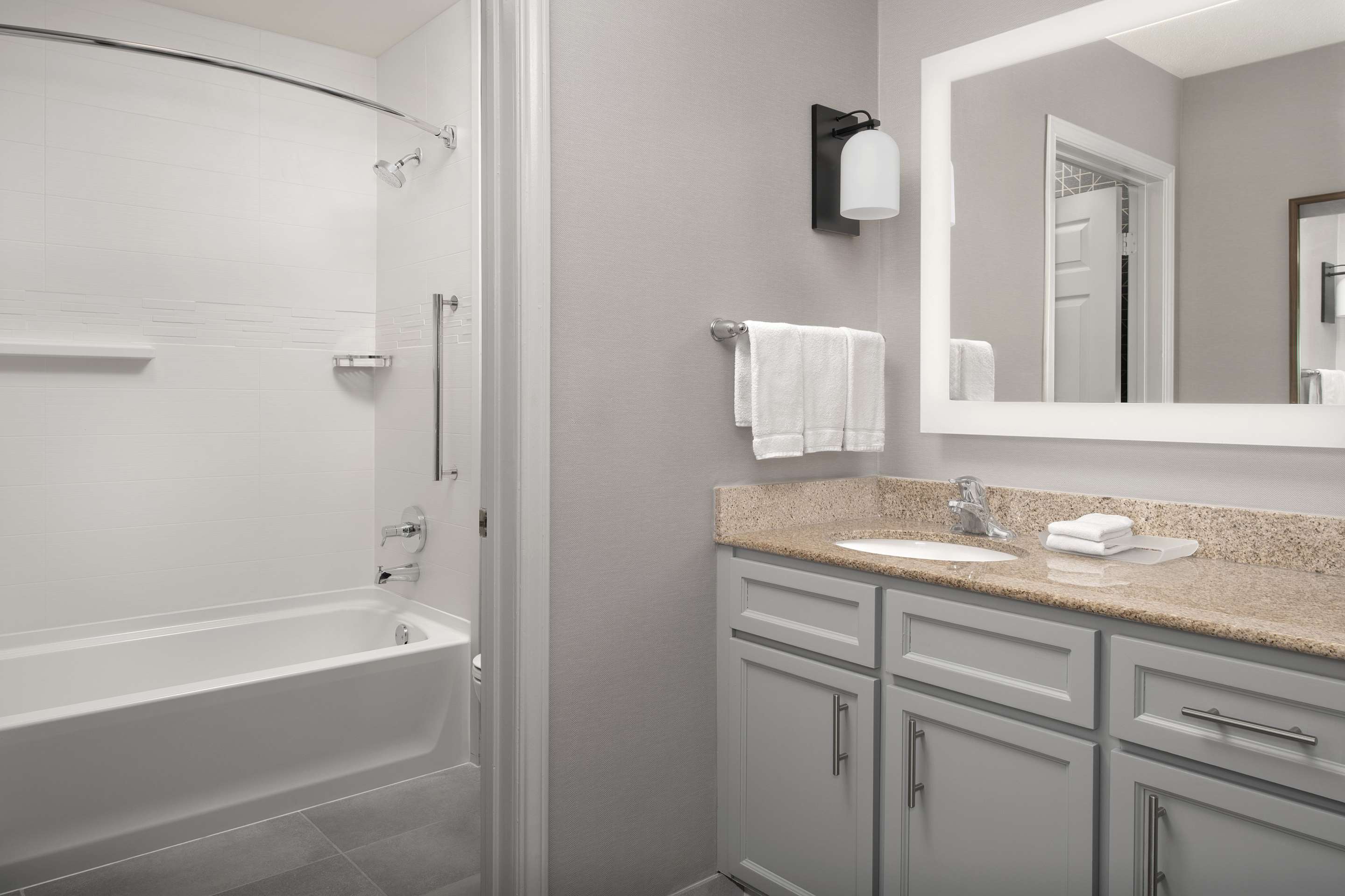 Guest room bath