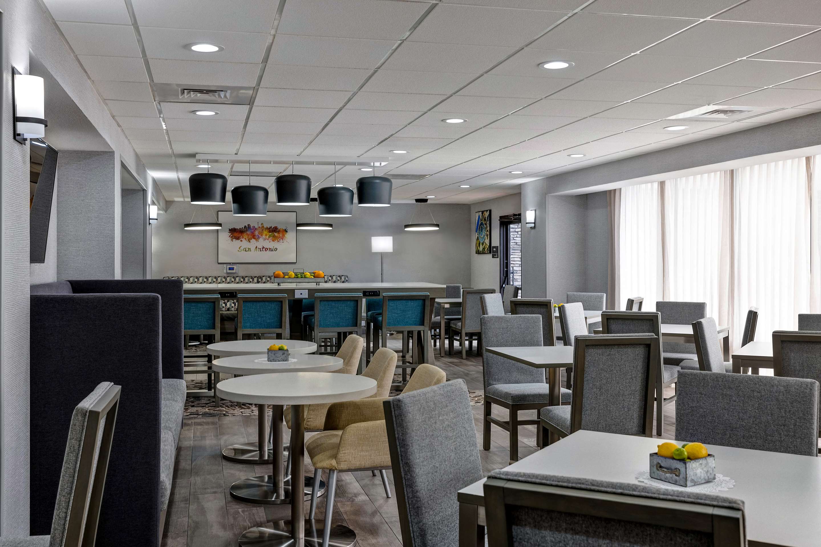 Breakfast Area | Hampton Inn San Antonio-Downtown (River Walk)