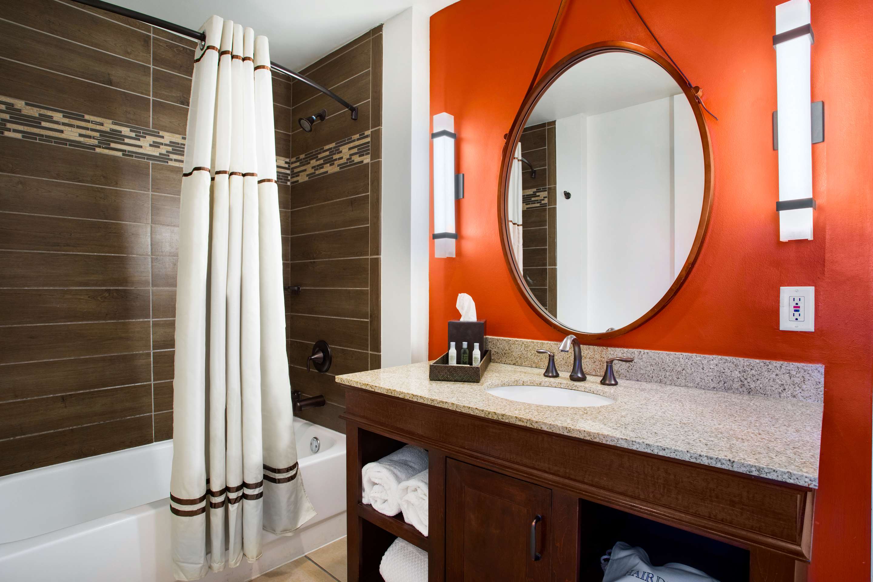 Guest room bath