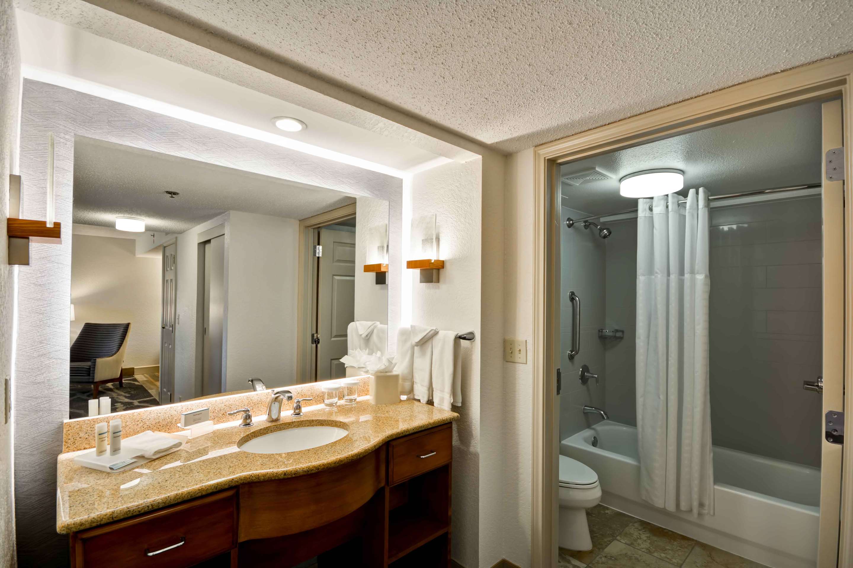 Guest room bath