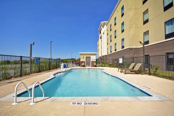 Pool - Hampton Inn Kenedy