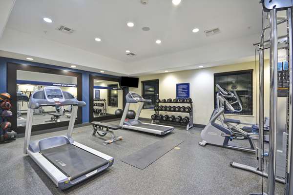 Fitness/ Exercise Room - Hampton Inn Kenedy