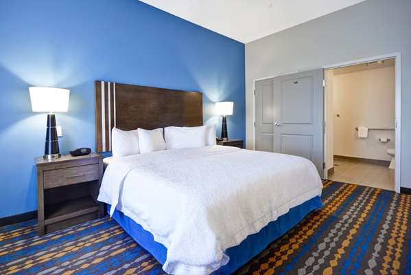  - Hampton Inn Kenedy