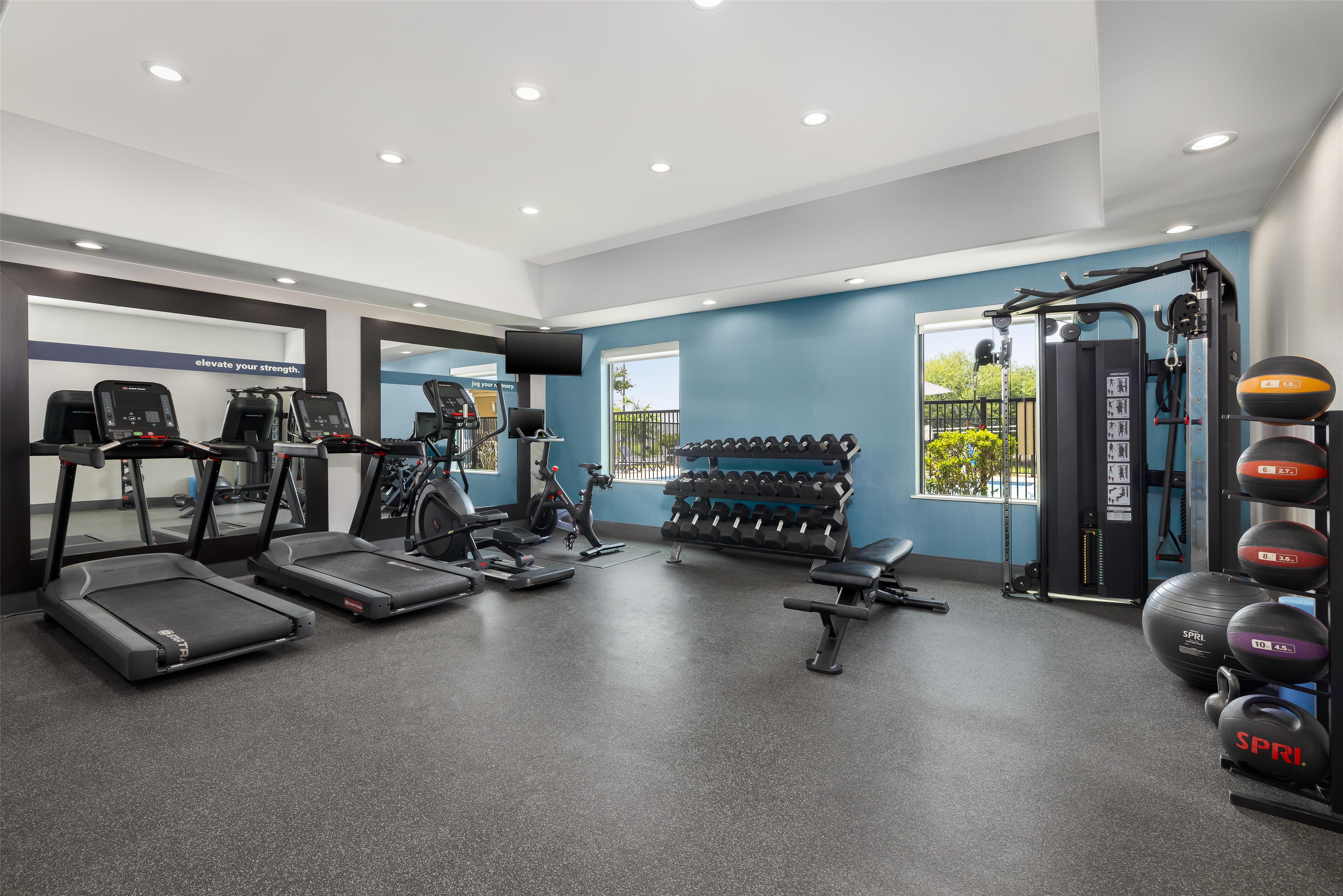Health club fitness center gym | Hampton Inn Kenedy