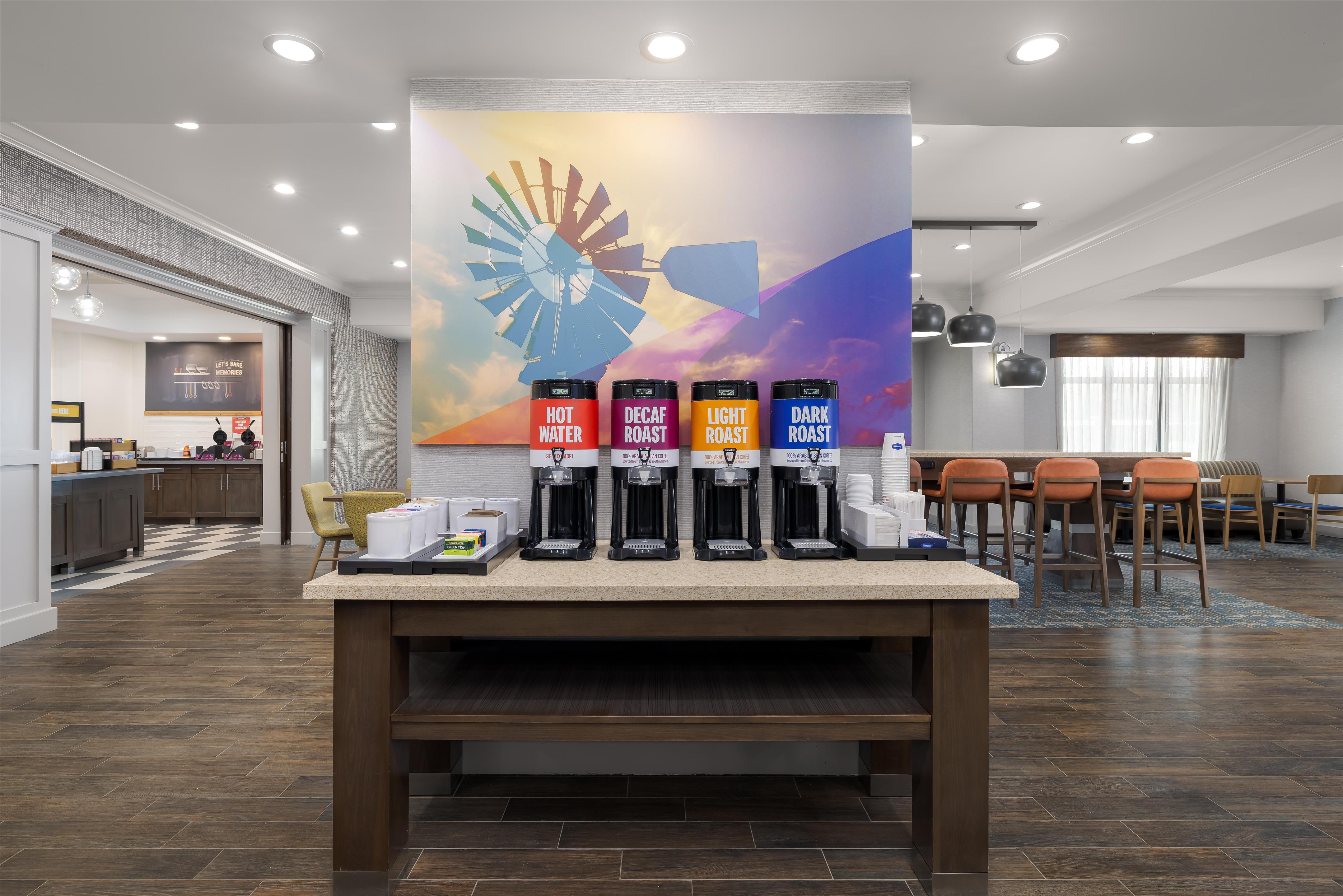Restaurant | Hampton Inn Kenedy