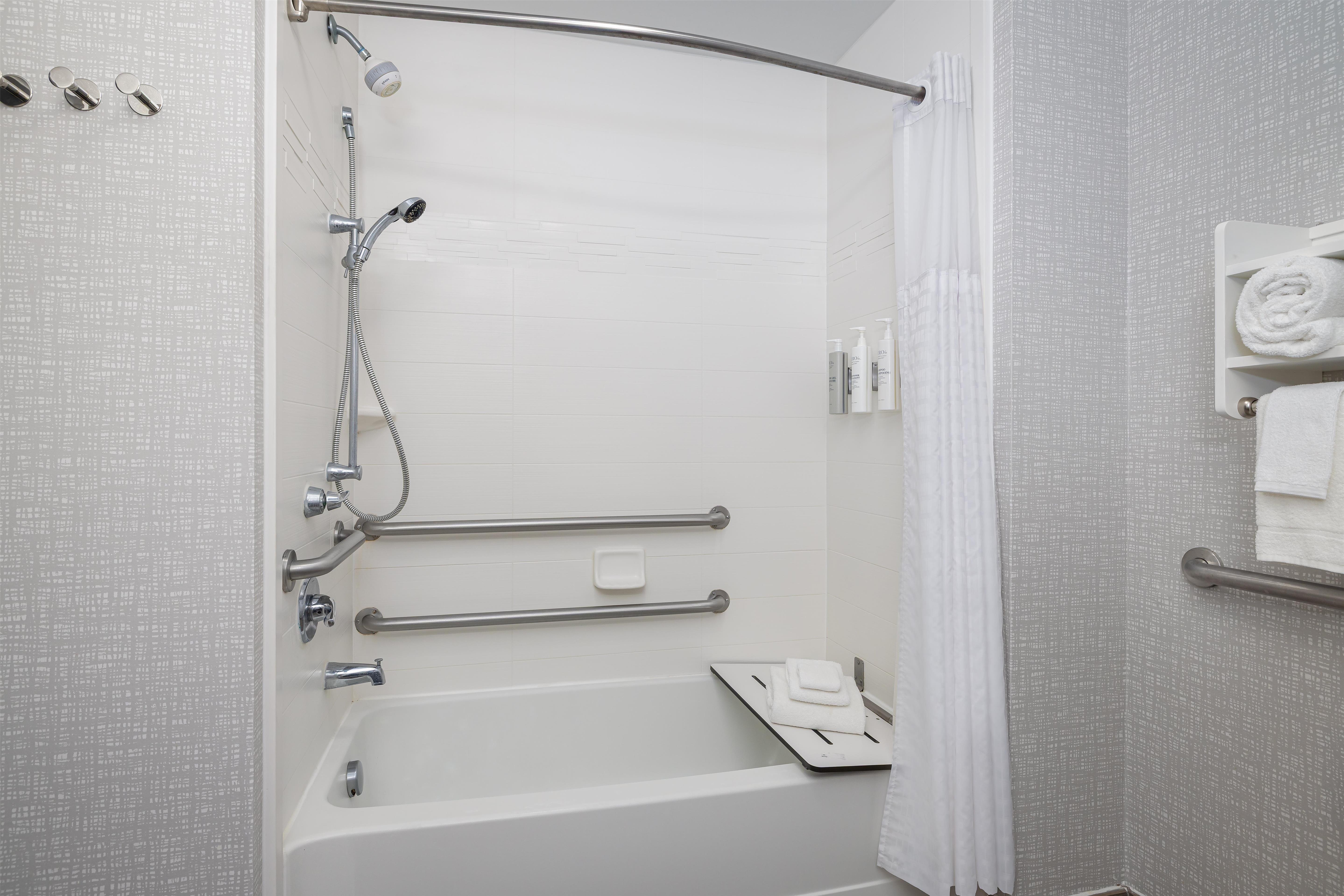 Hampton Inn by Hilton Kenedy Room Type - 2 QNS ACCESSIBLE W TUB NS
