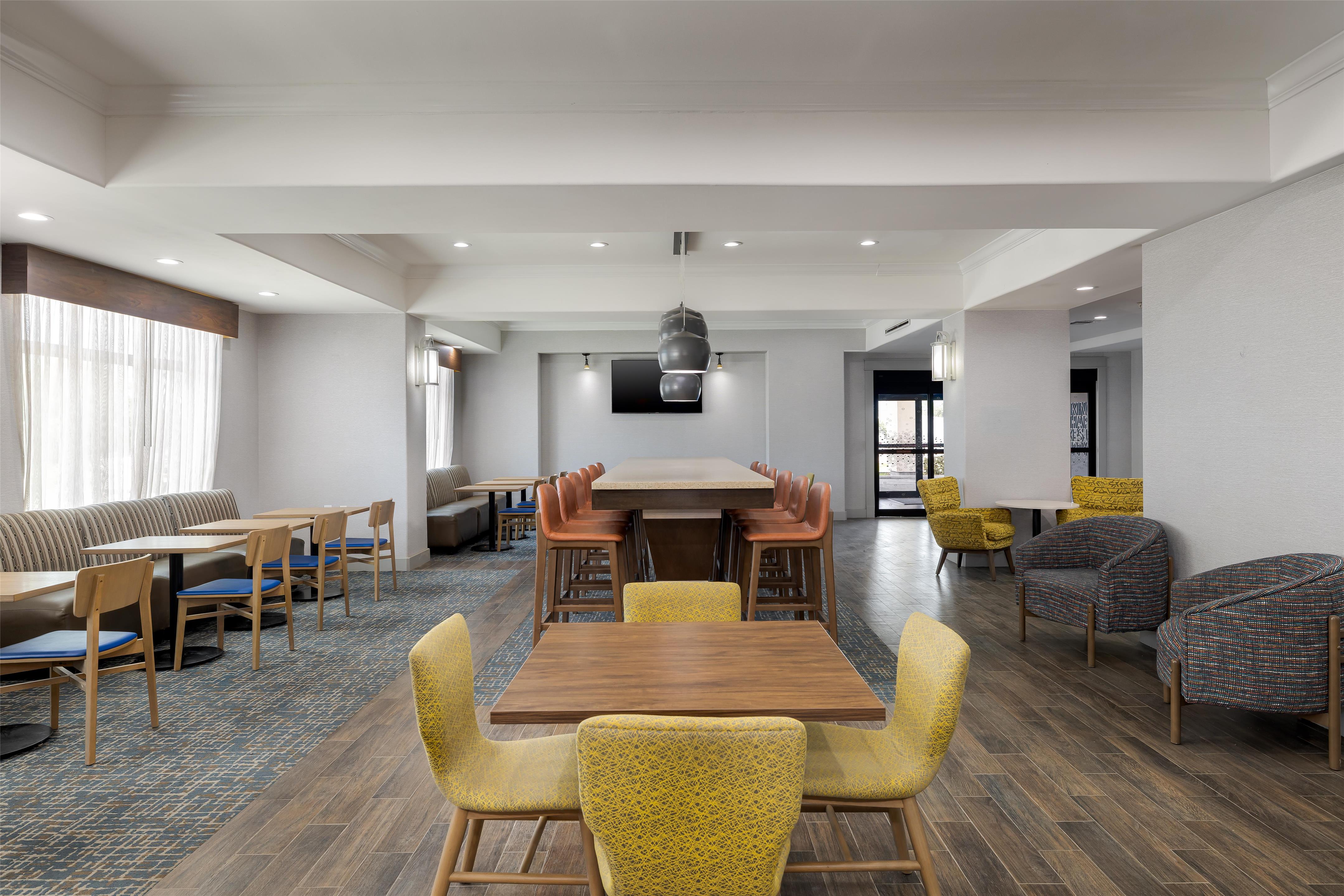Lobby | Hampton Inn Kenedy