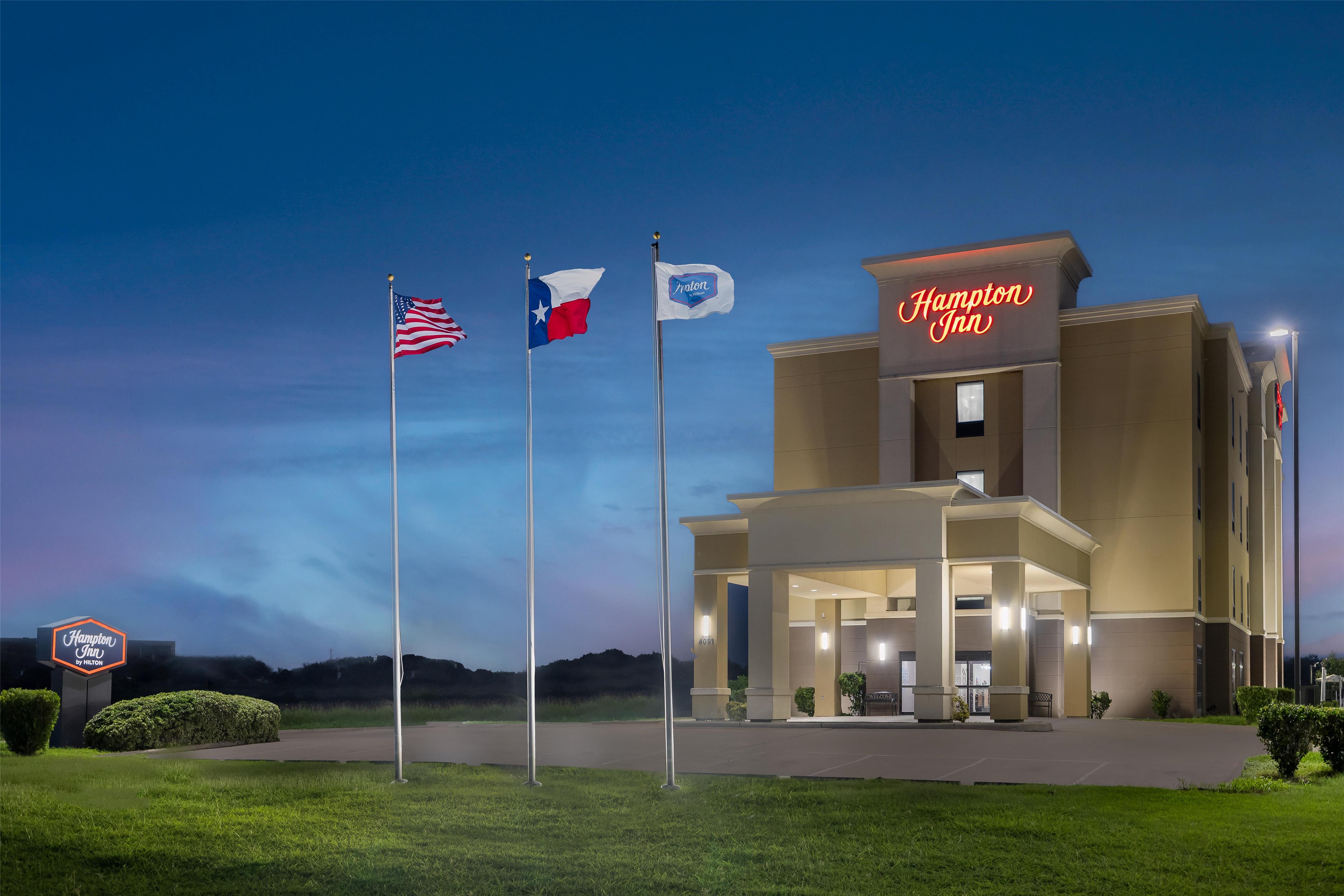 Exterior | Hampton Inn Kenedy