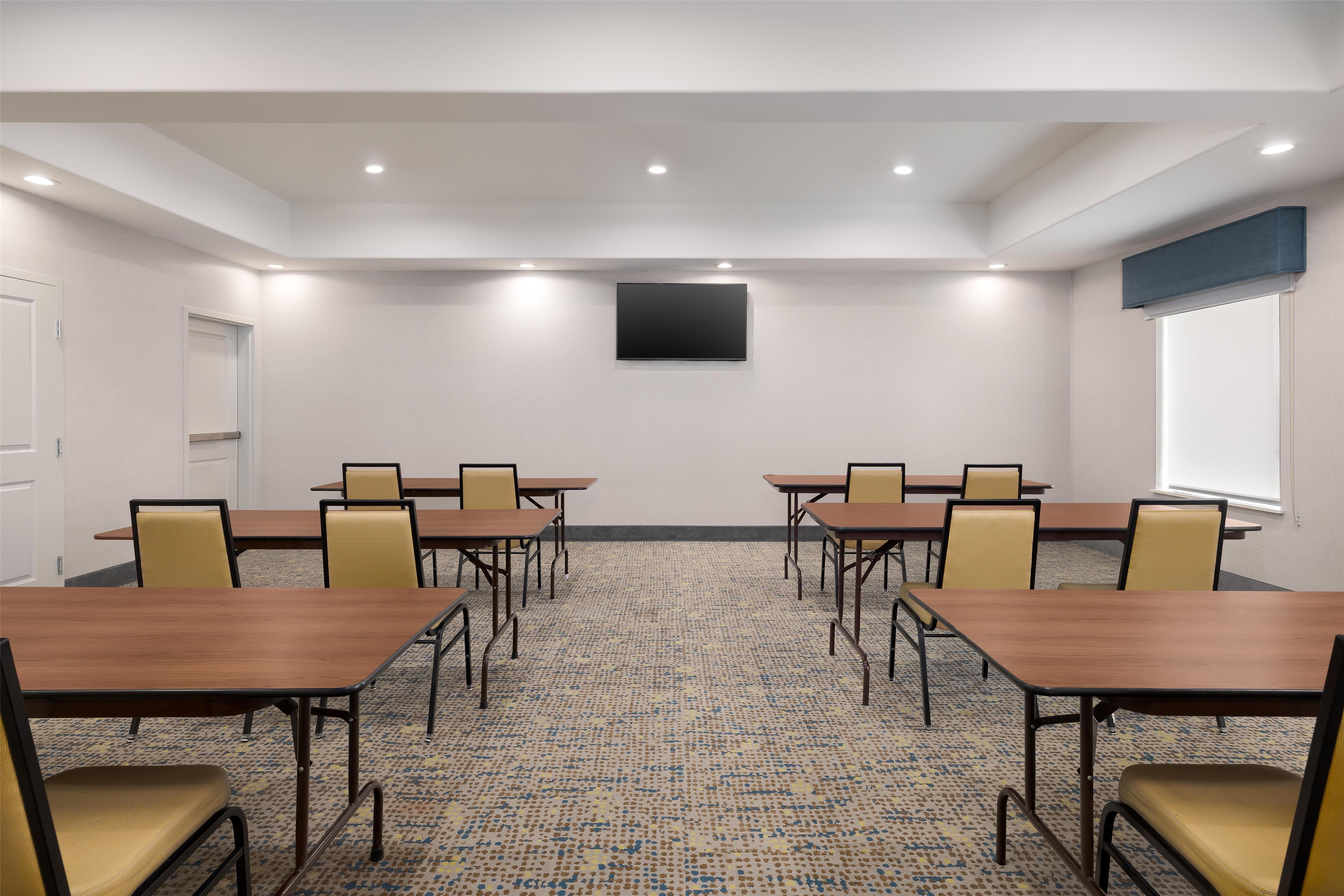 Meeting Room | Hampton Inn Kenedy