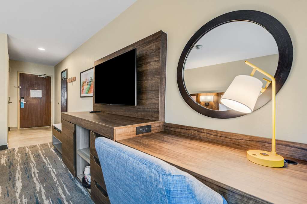 Hampton Inn and Suites Selma-San Antonio-Randolph-guestroom-Guest Room,On-Site.jpg