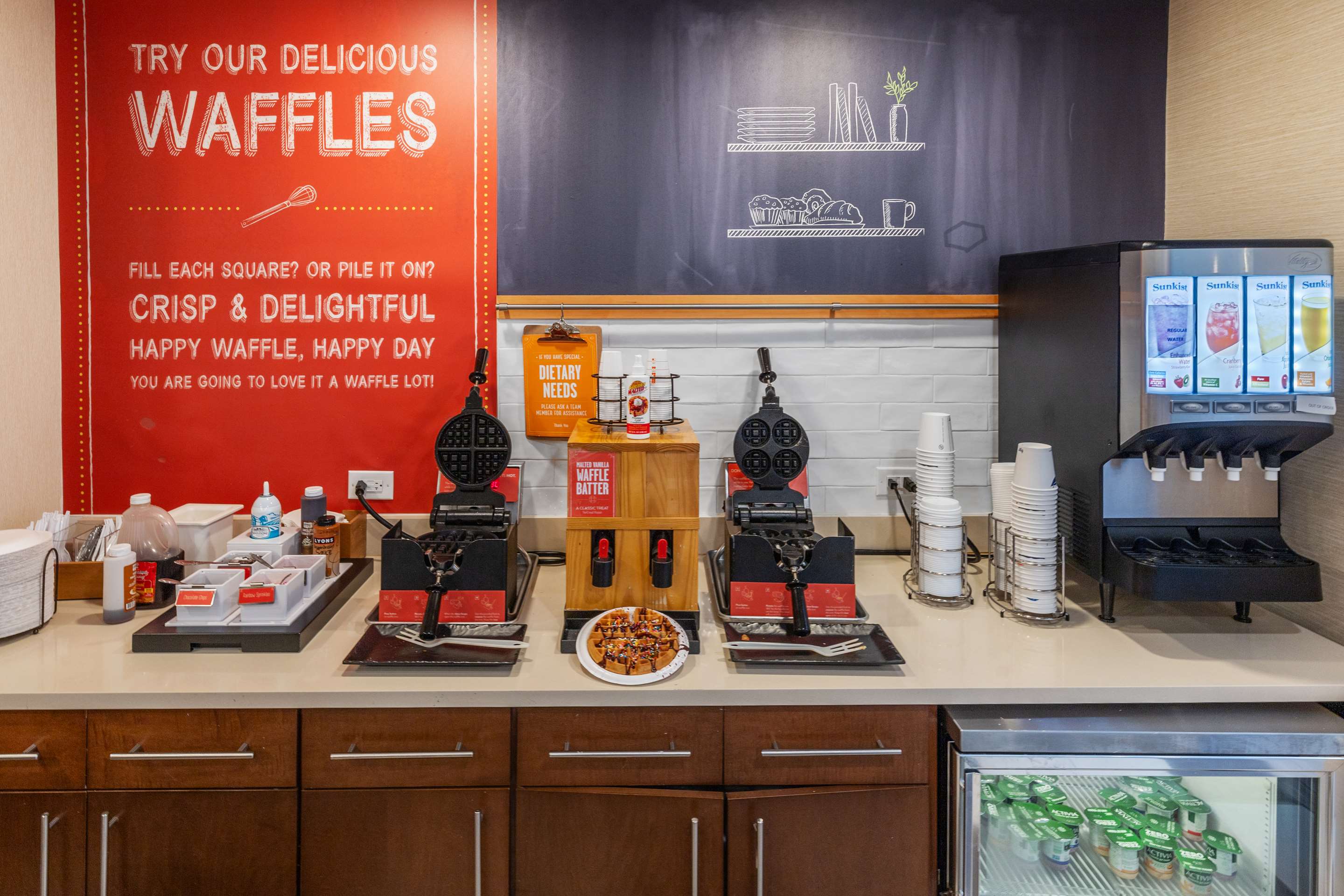 Breakfast Area | Hampton Inn & Suites Selma-San Antonio-Randolph AFB Texas