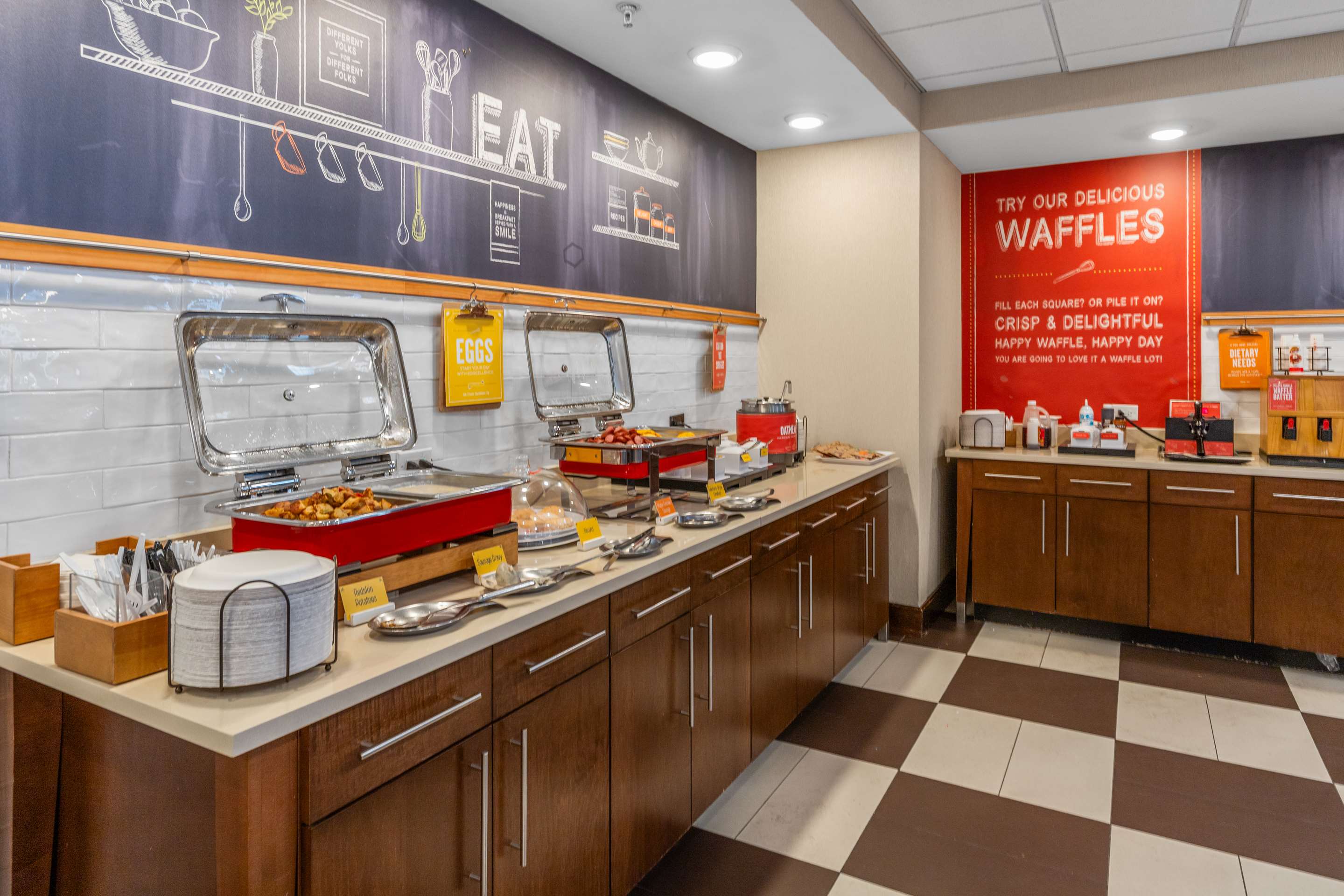 Breakfast Area | Hampton Inn & Suites Selma-San Antonio-Randolph AFB Texas