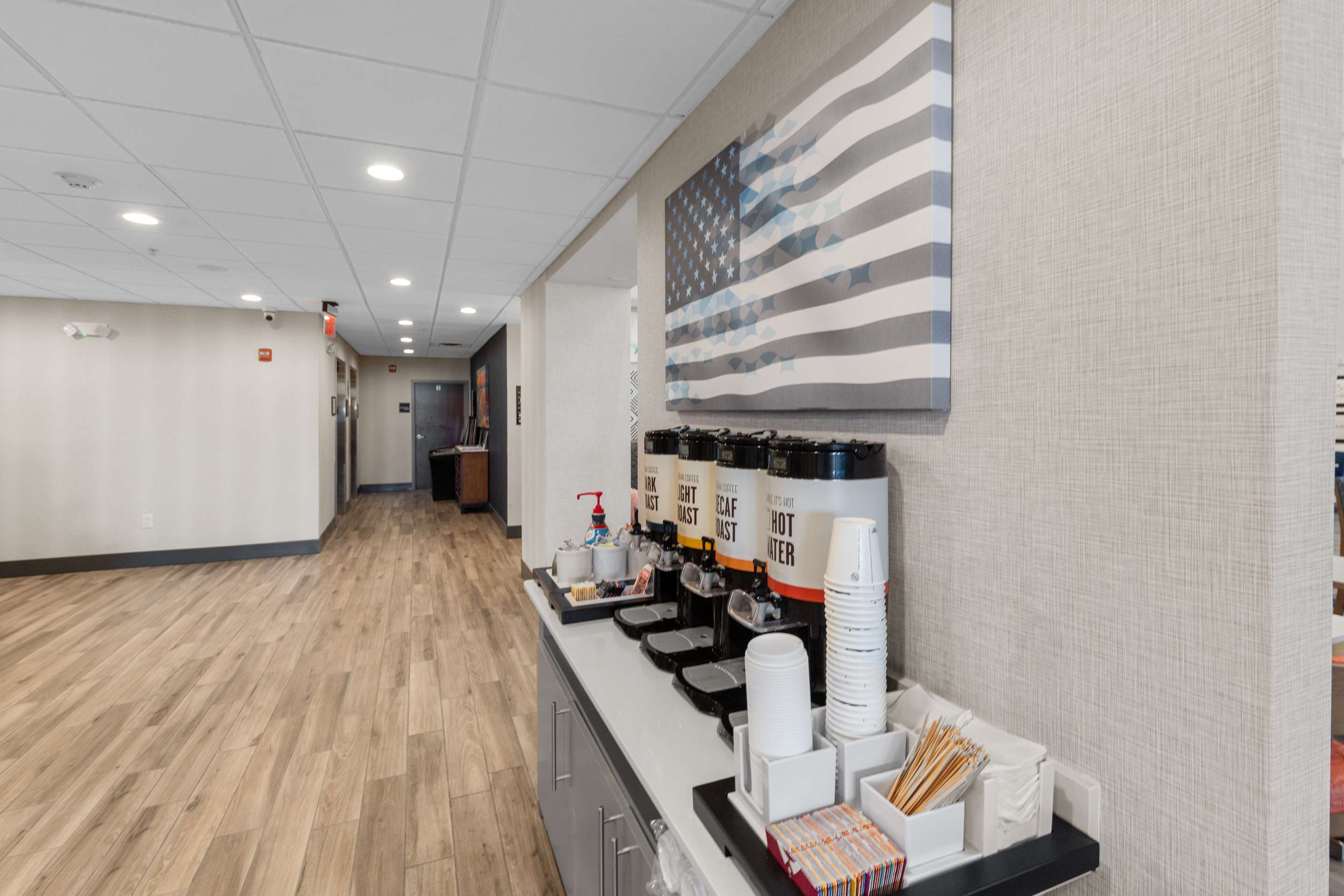 Breakfast Area | Hampton Inn & Suites Selma-San Antonio-Randolph AFB Texas