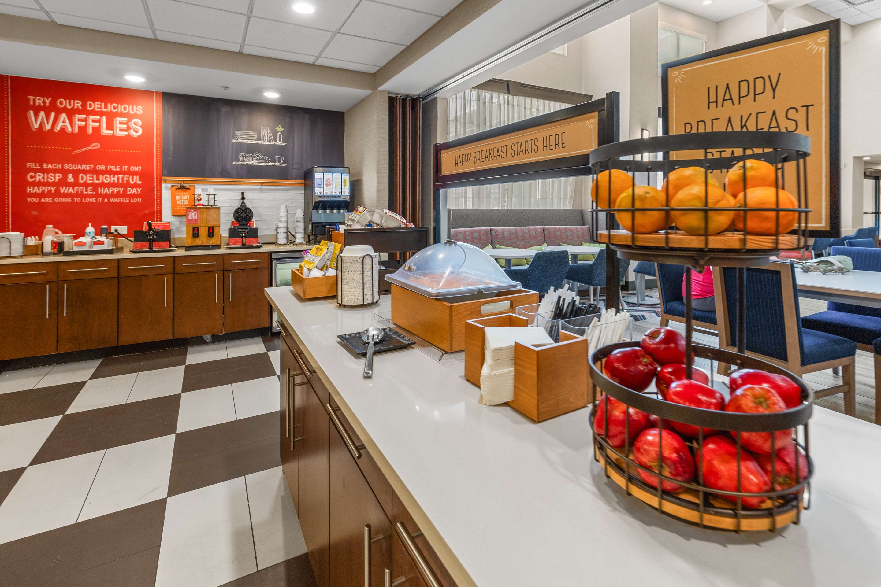 Breakfast Area | Hampton Inn & Suites Selma-San Antonio-Randolph AFB Texas