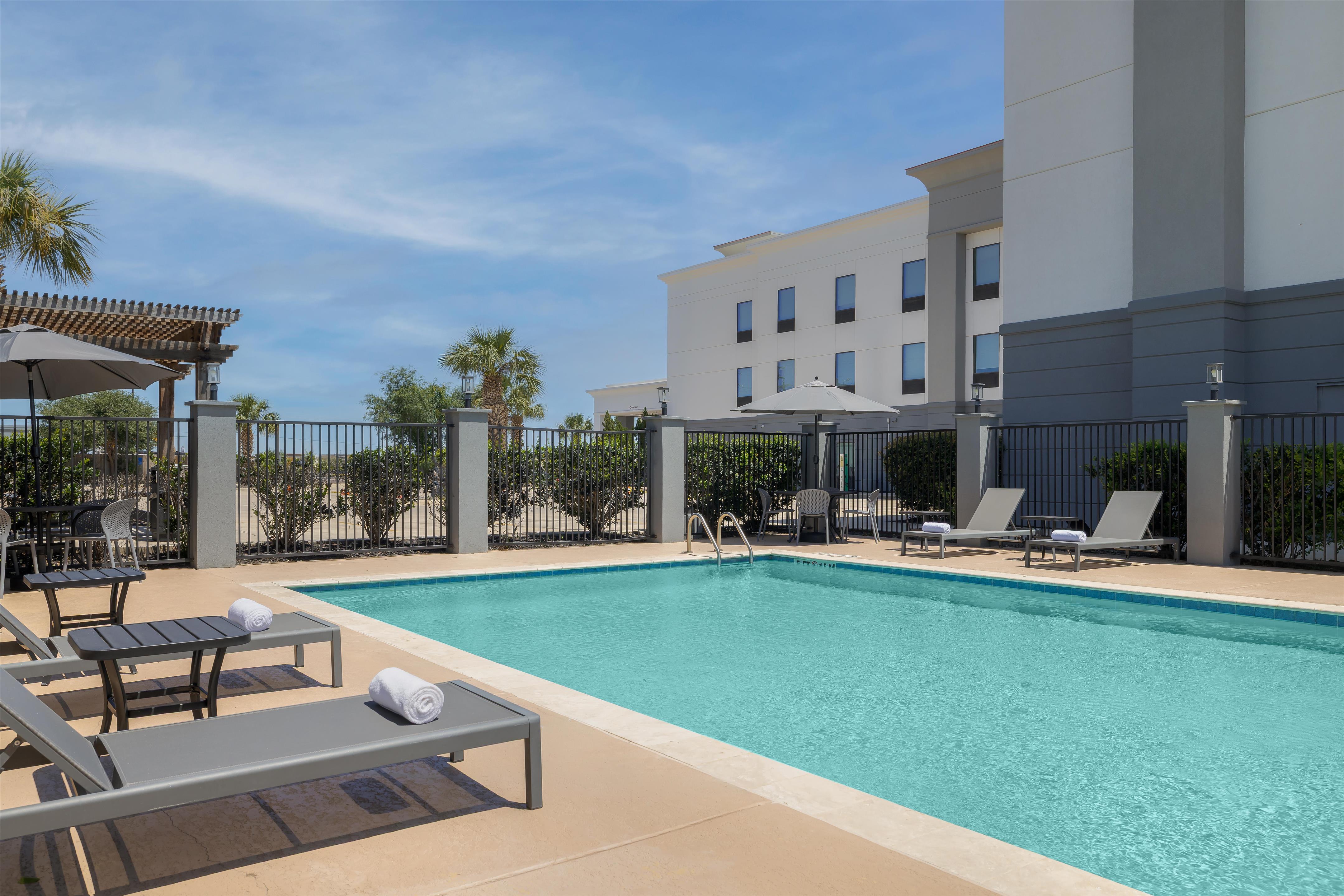 Pool | Hampton Inn Pleasanton