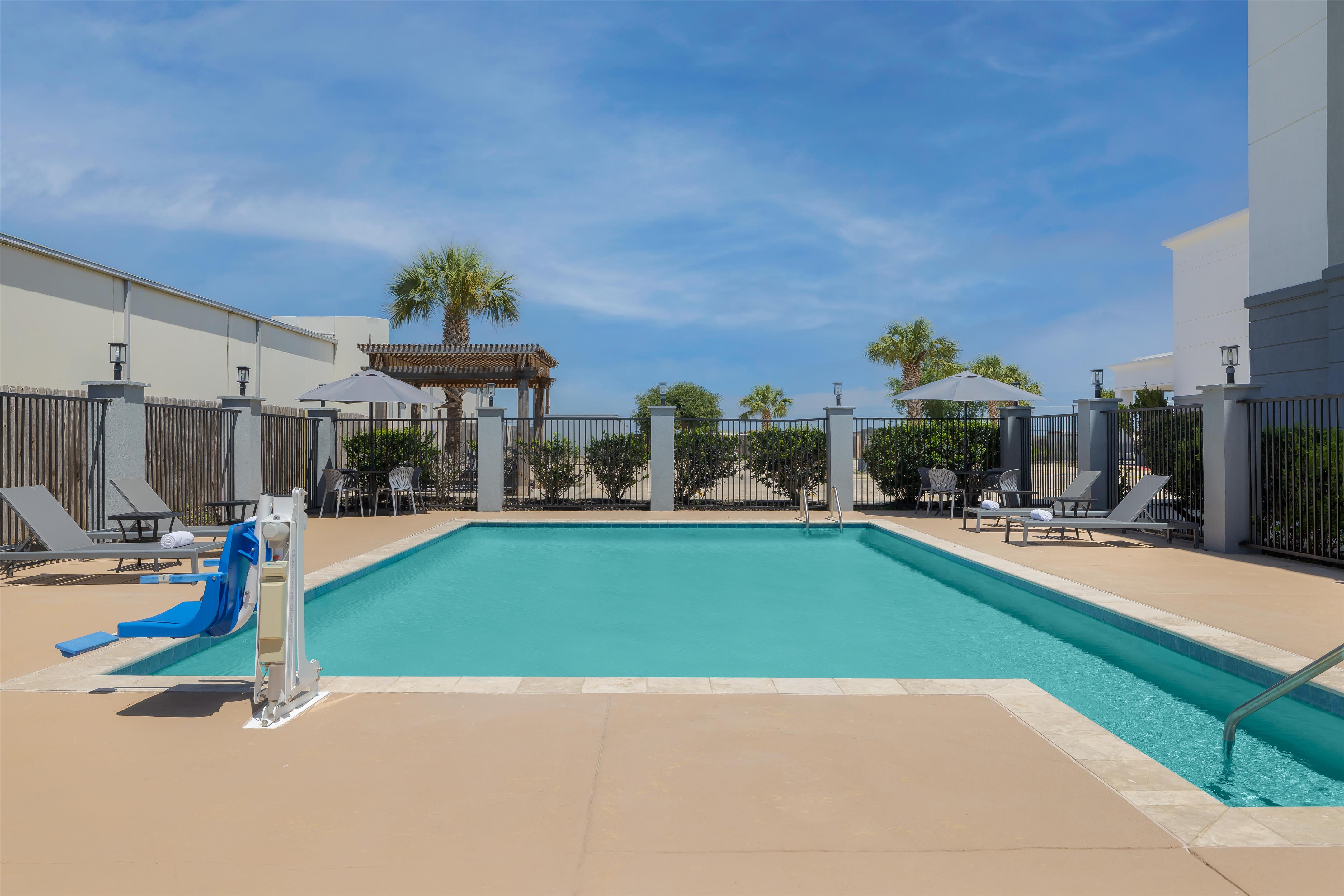 Pool | Hampton Inn Pleasanton
