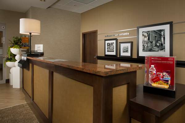  - Hampton Inn Market Square San Antonio - I-10 & I-35, Exit 155B