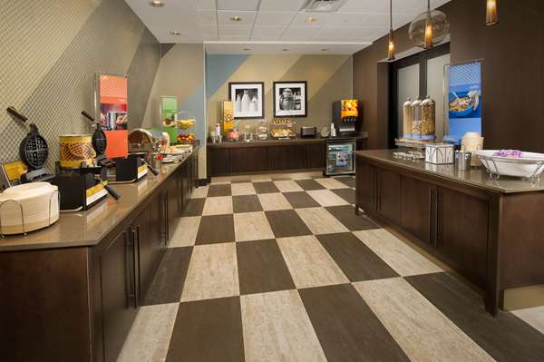 Amenities - Hampton Inn Market Square San Antonio - I-10 & I-35, Exit 155B