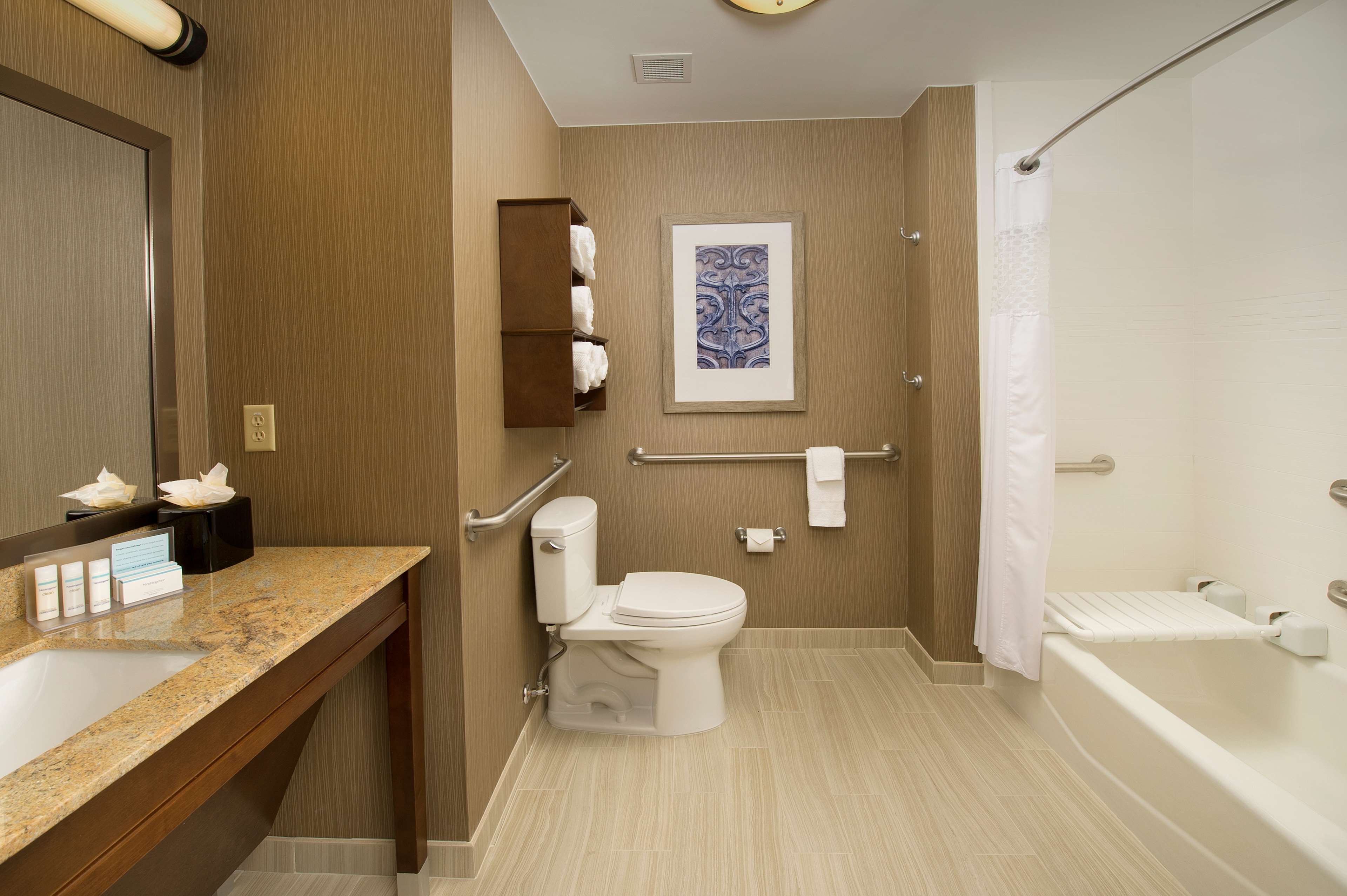 Hampton Inn & Suites San Antonio/ Market Square, TX Room Type - 2QN MOB HEARING ACC TUB NS