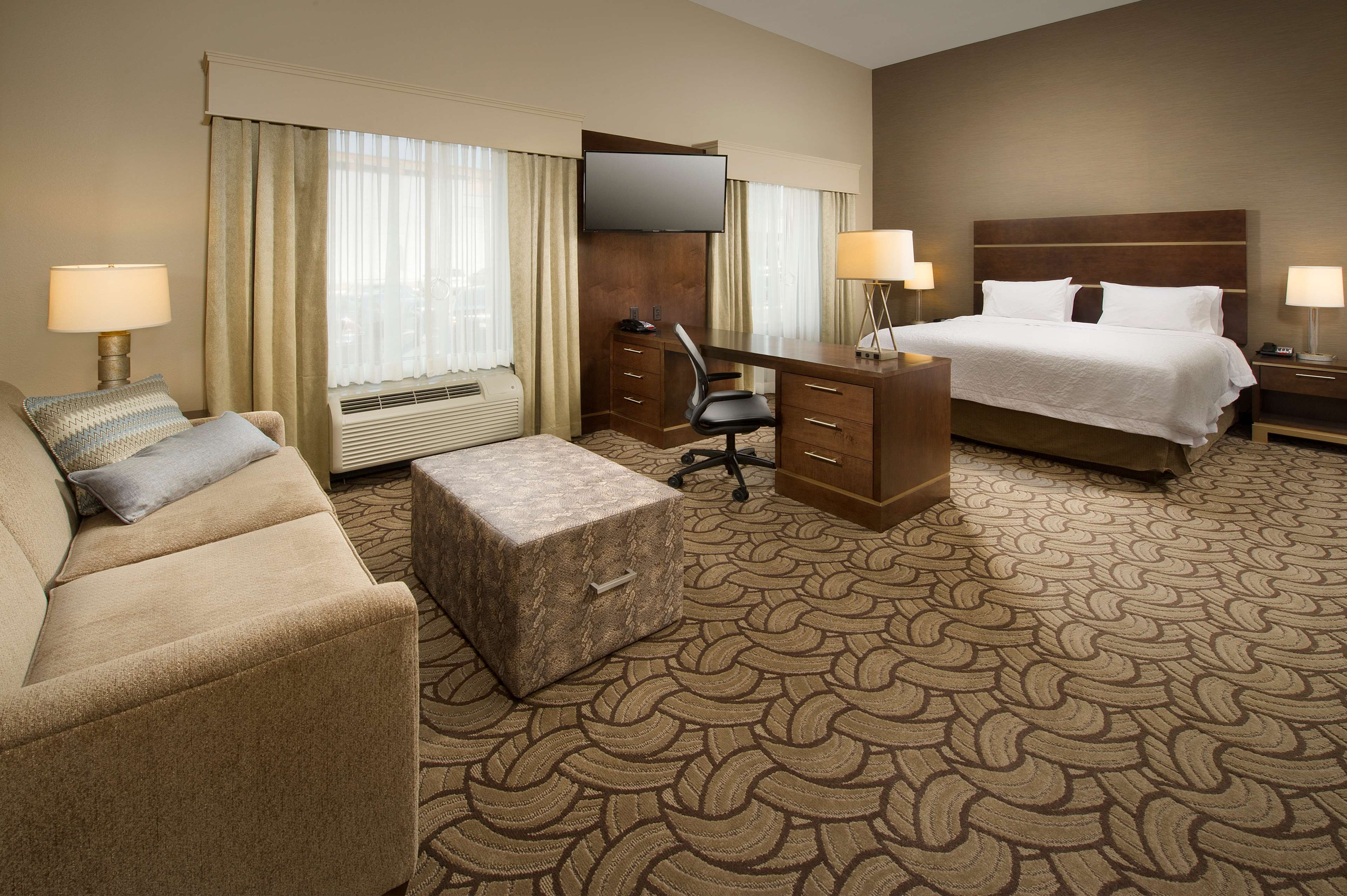 Hampton Inn & Suites San Antonio/ Market Square, TX Room Type - 1KN HEARING ACC STUDIO NS
