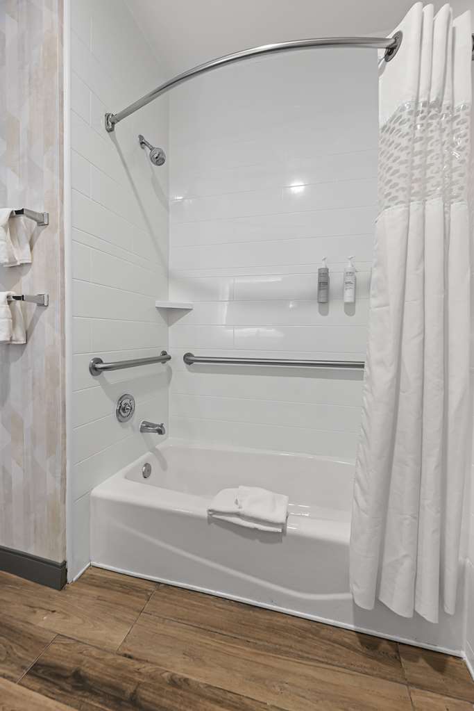 Hampton Inn Seguin, TX-guestroom-Guest Room,Bathroom,On-Site.jpg