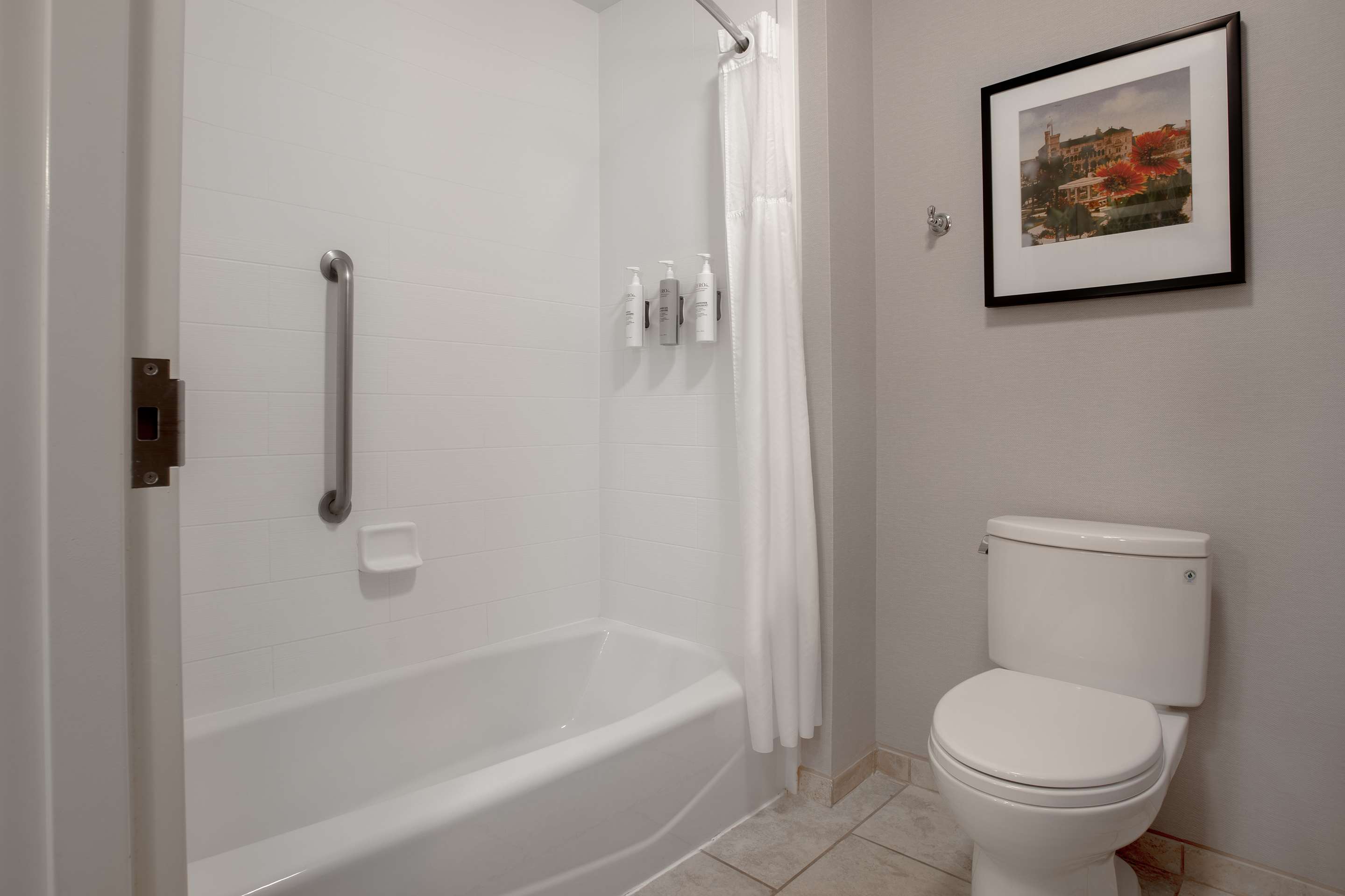 Guest room bath