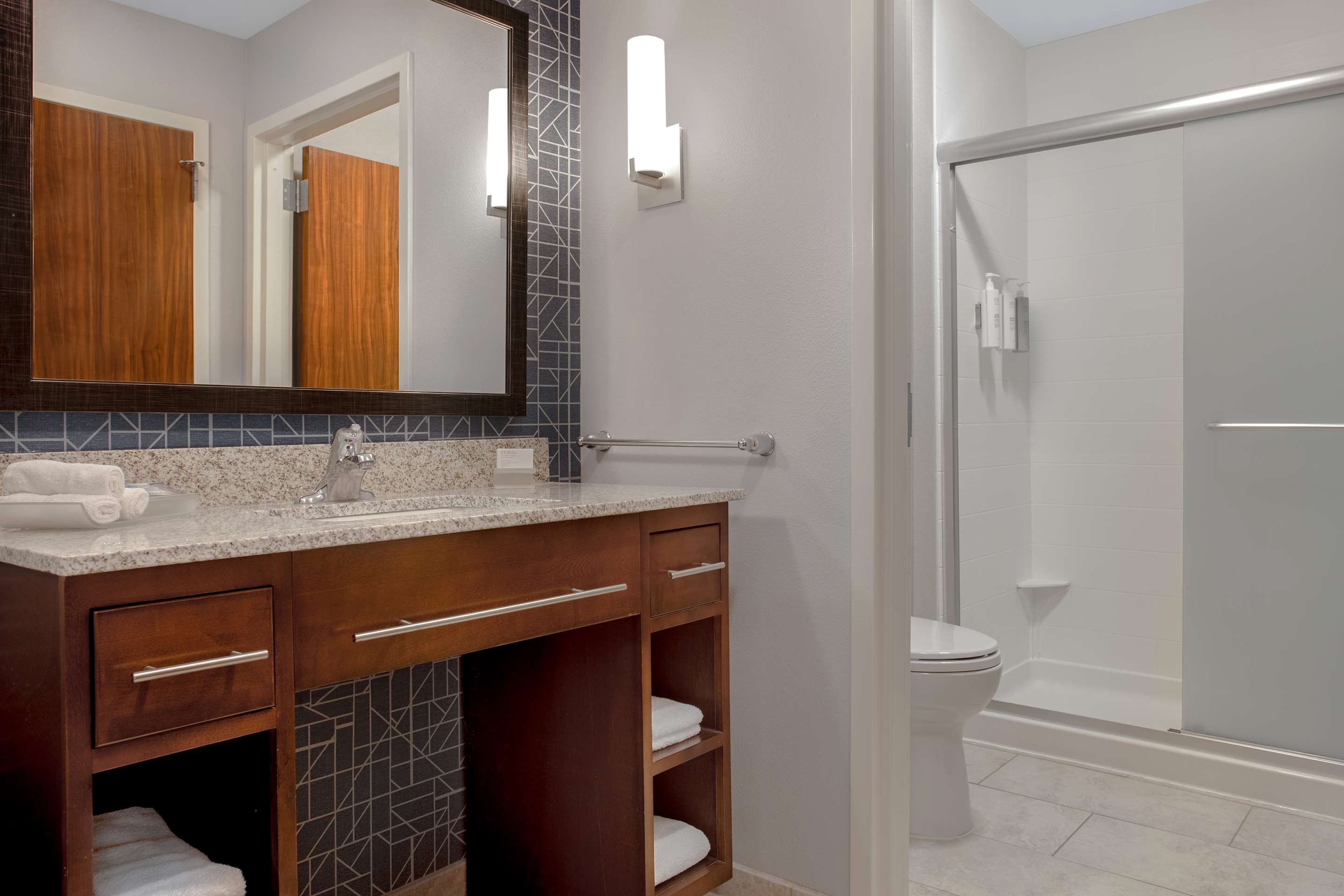 Guest room bath