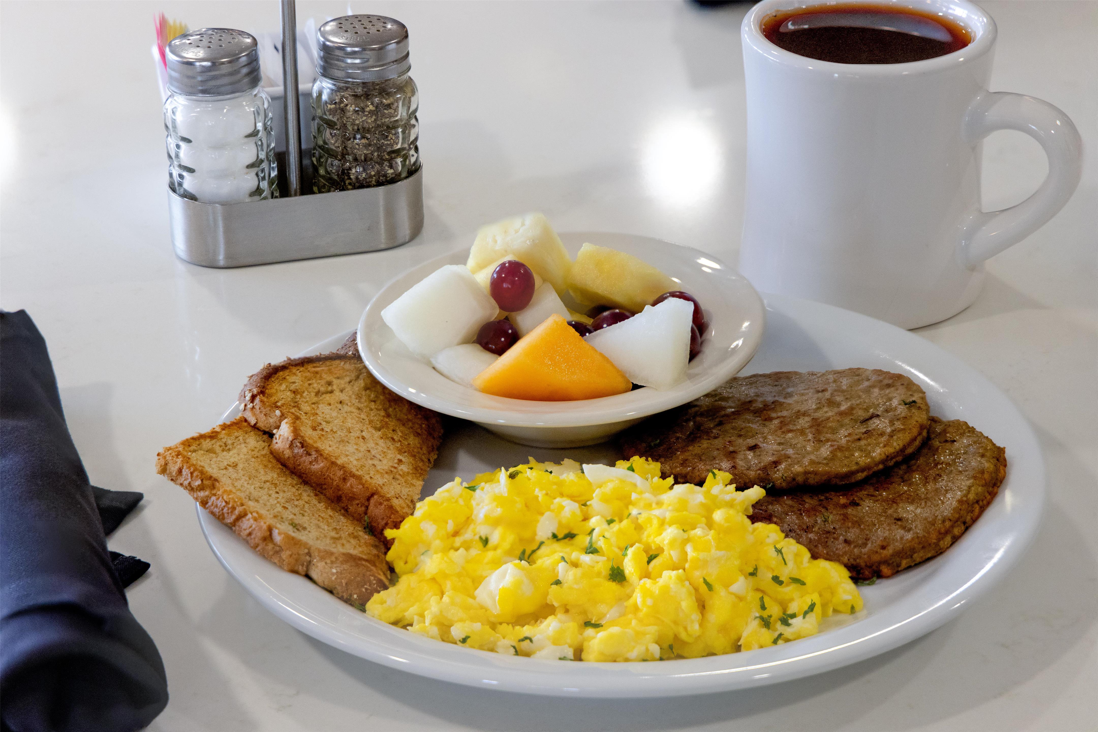 Restaurant | DoubleTree by Hilton Hotel Savannah Airport