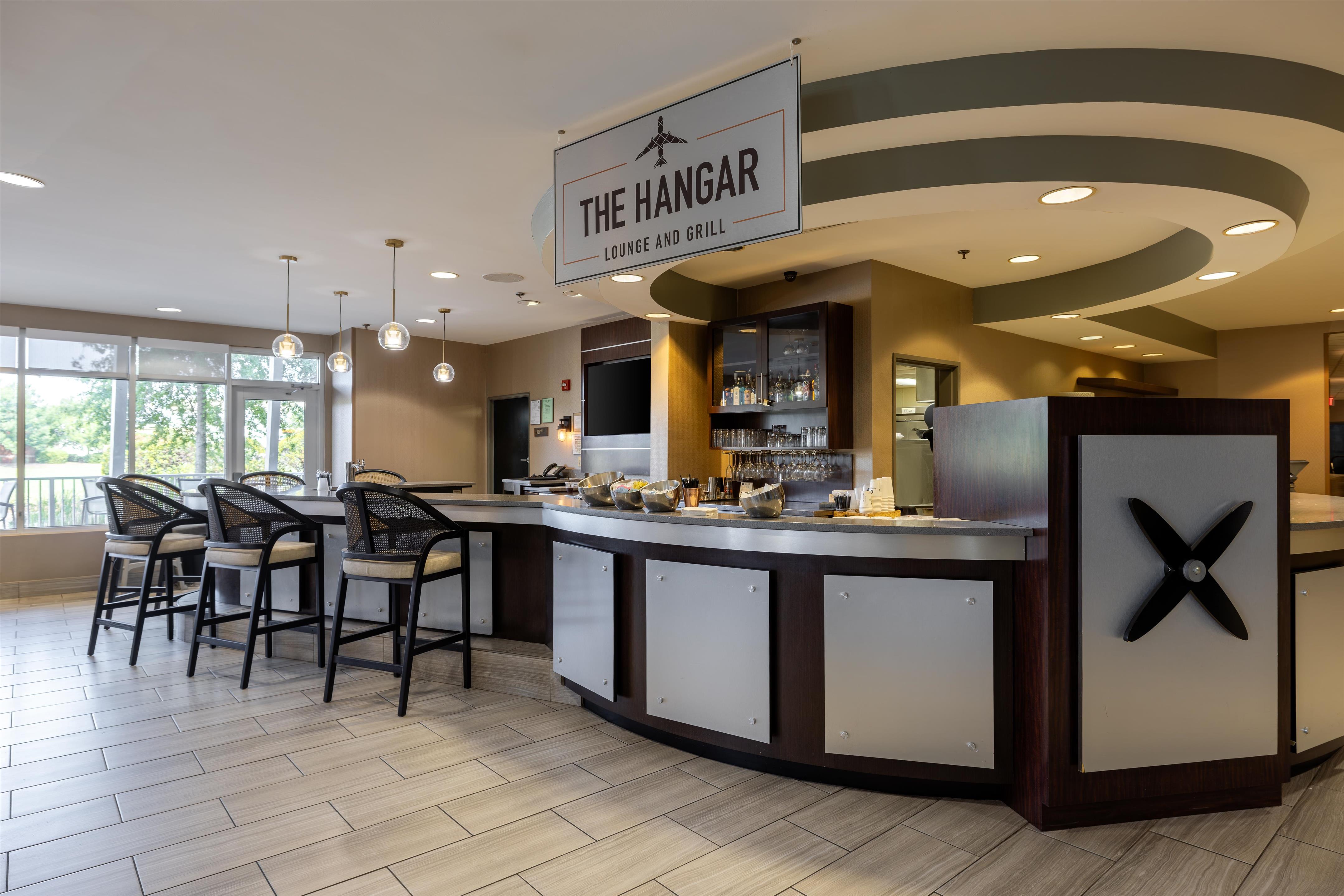 Restaurant | DoubleTree by Hilton Hotel Savannah Airport