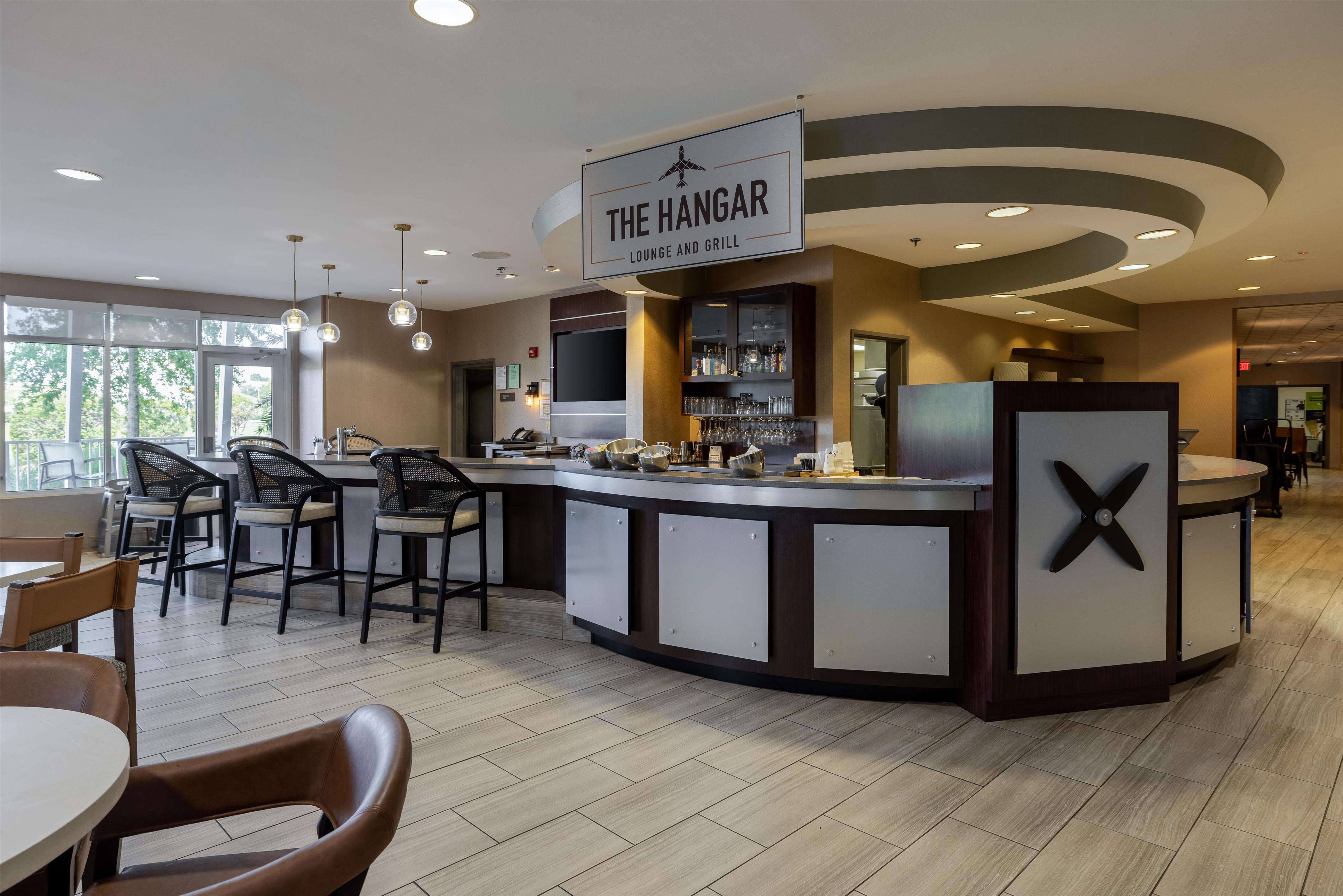 Restaurant | DoubleTree by Hilton Hotel Savannah Airport