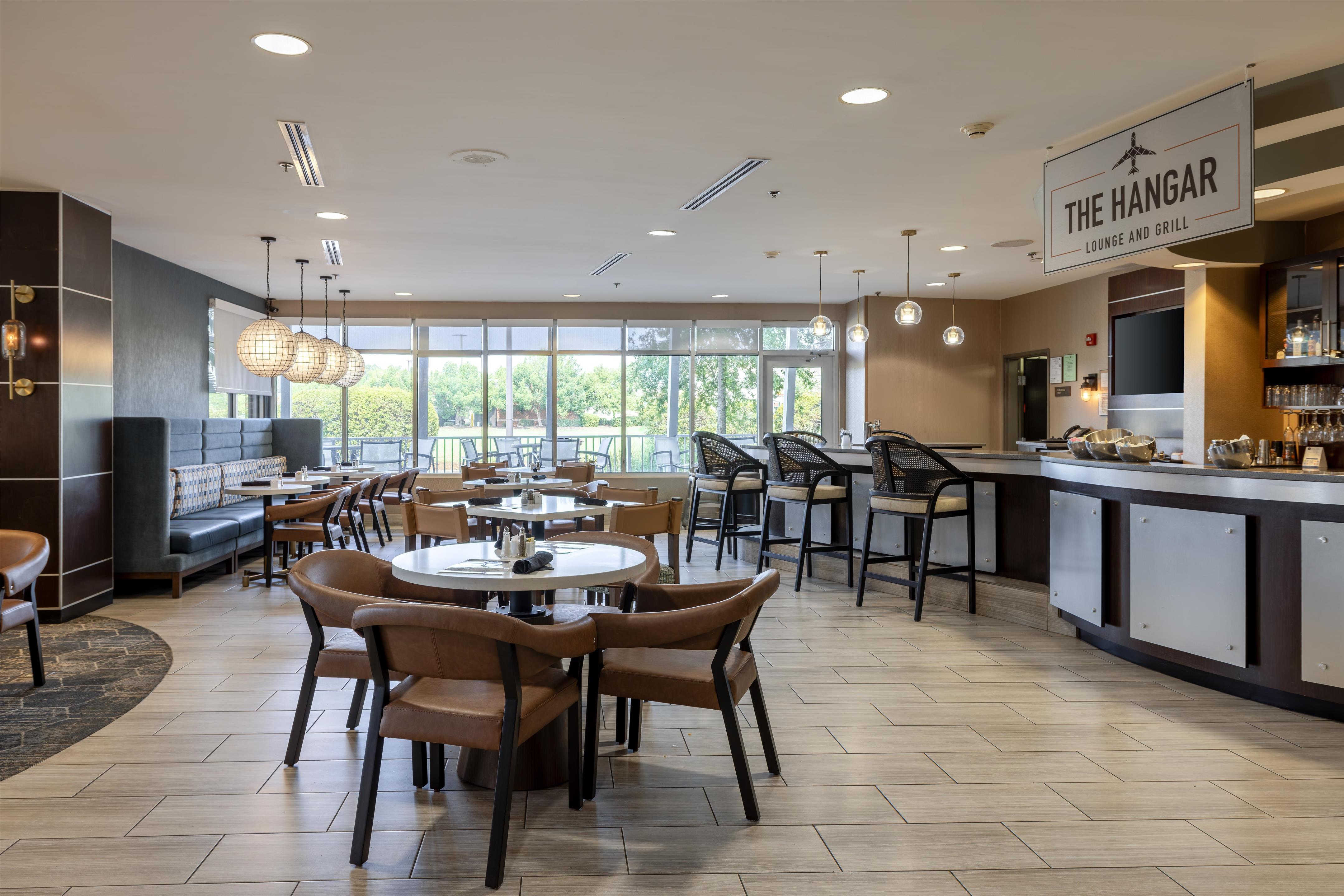 Restaurant | DoubleTree by Hilton Hotel Savannah Airport