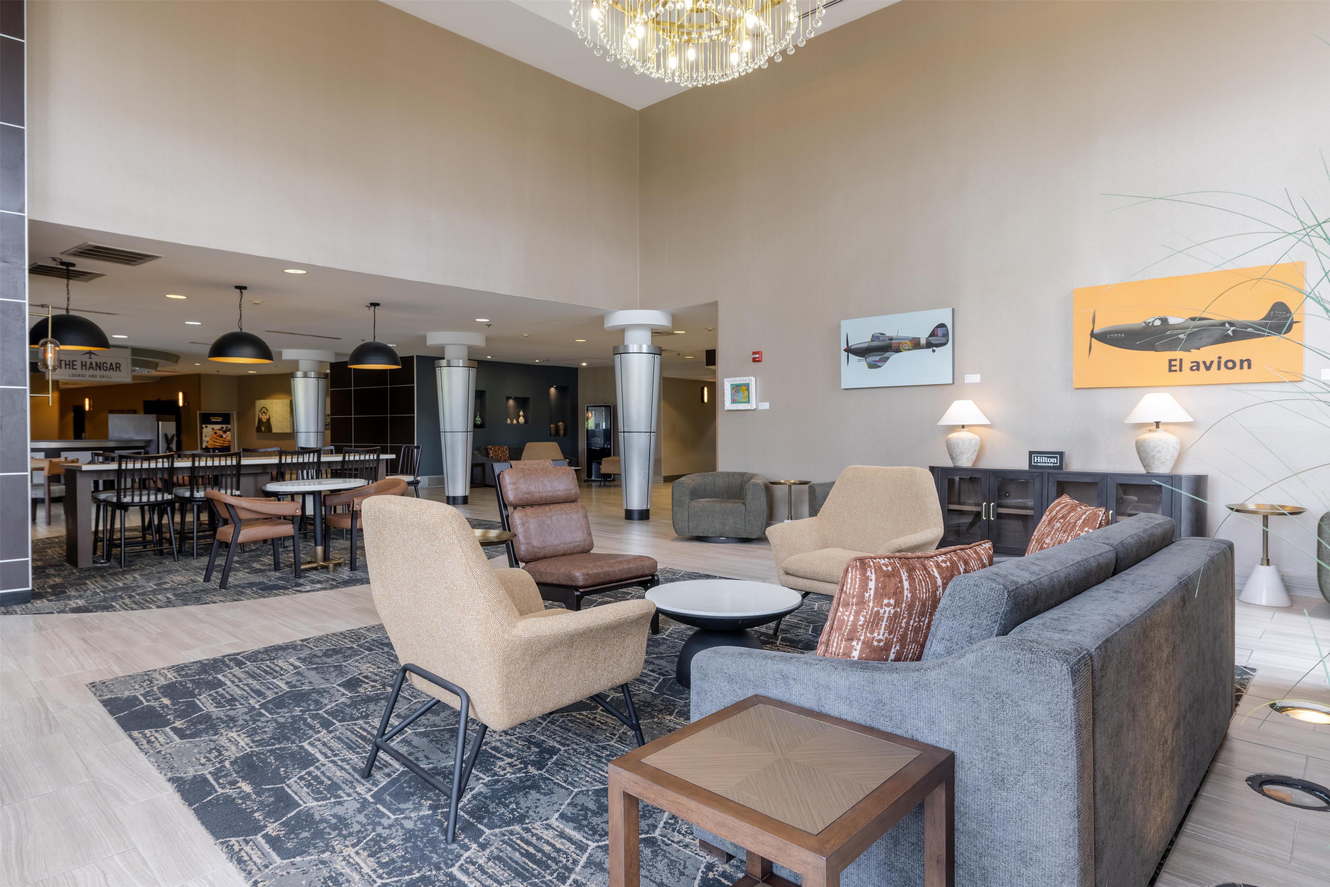 Lobby | DoubleTree by Hilton Hotel Savannah Airport