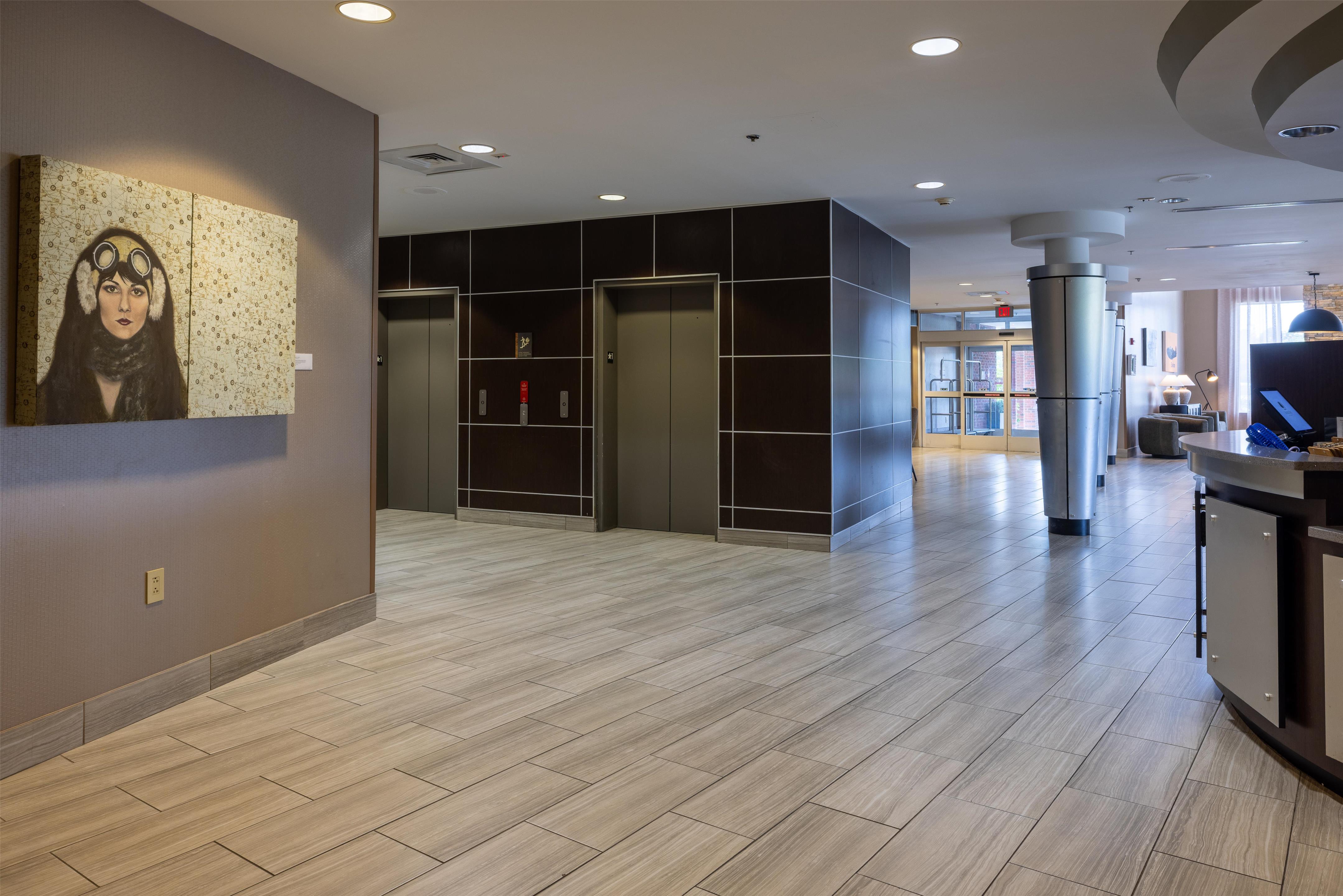 Lobby | DoubleTree by Hilton Hotel Savannah Airport