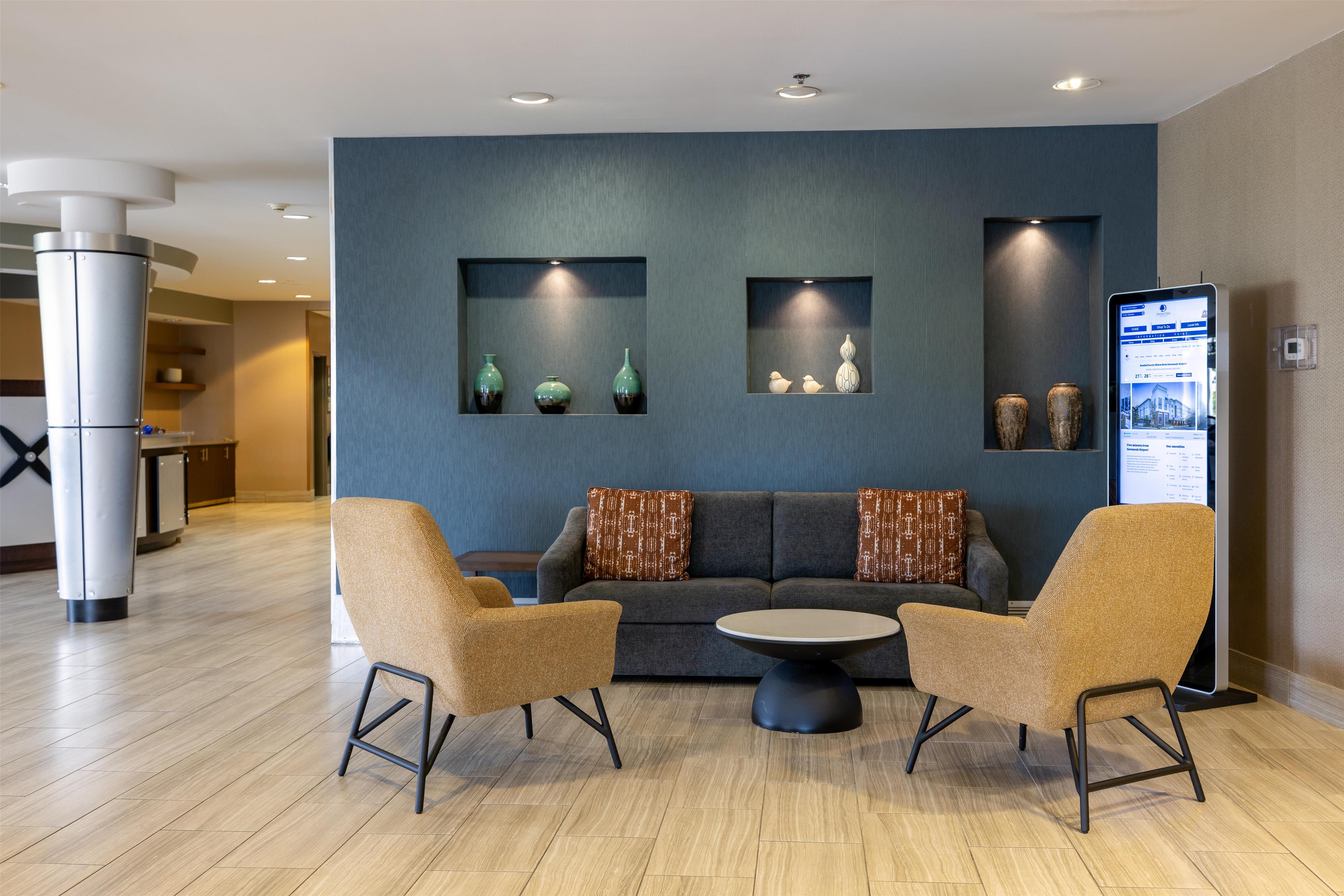 Lobby | DoubleTree by Hilton Hotel Savannah Airport