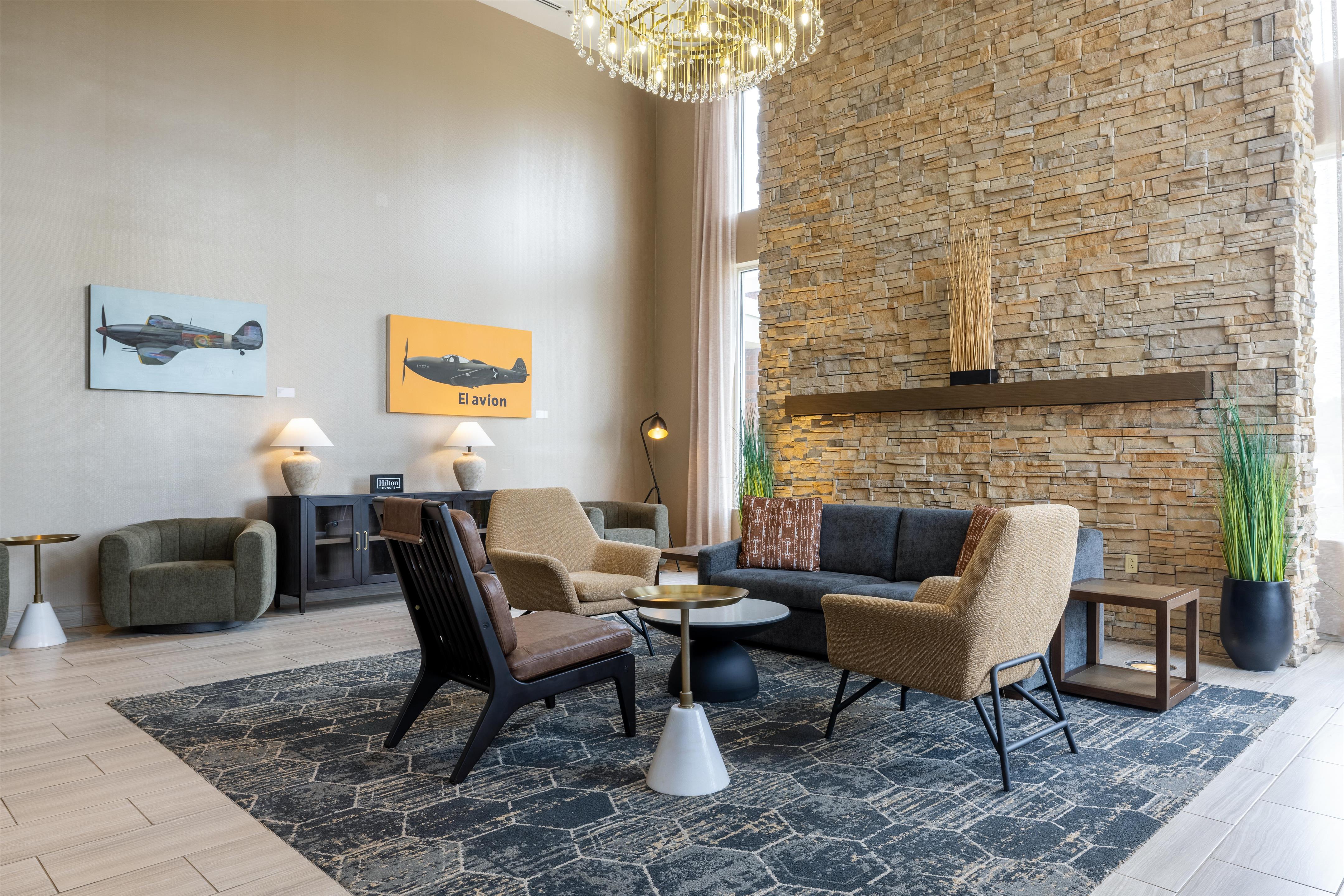 Lobby | DoubleTree by Hilton Hotel Savannah Airport