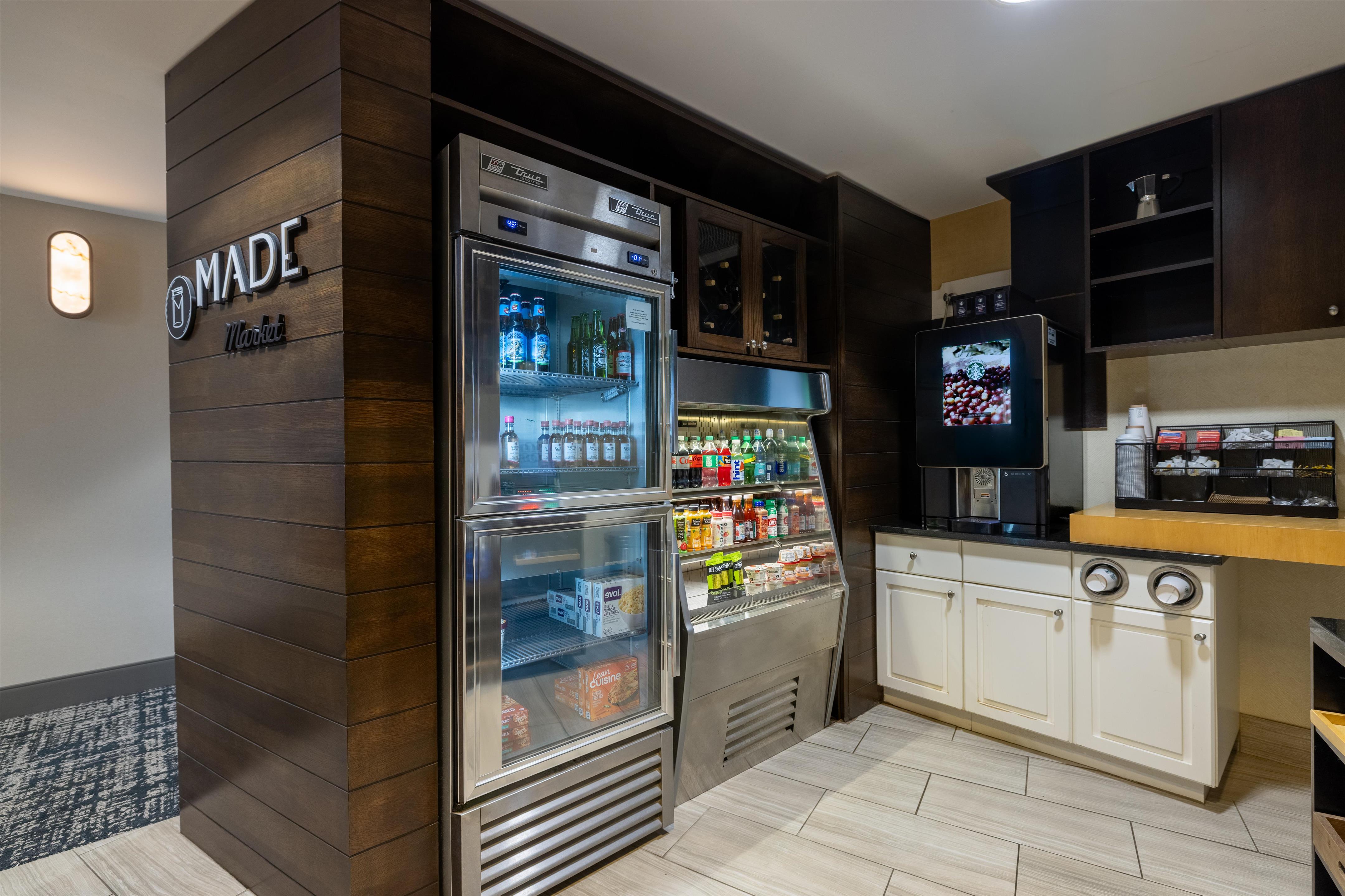 Restaurant | DoubleTree by Hilton Hotel Savannah Airport