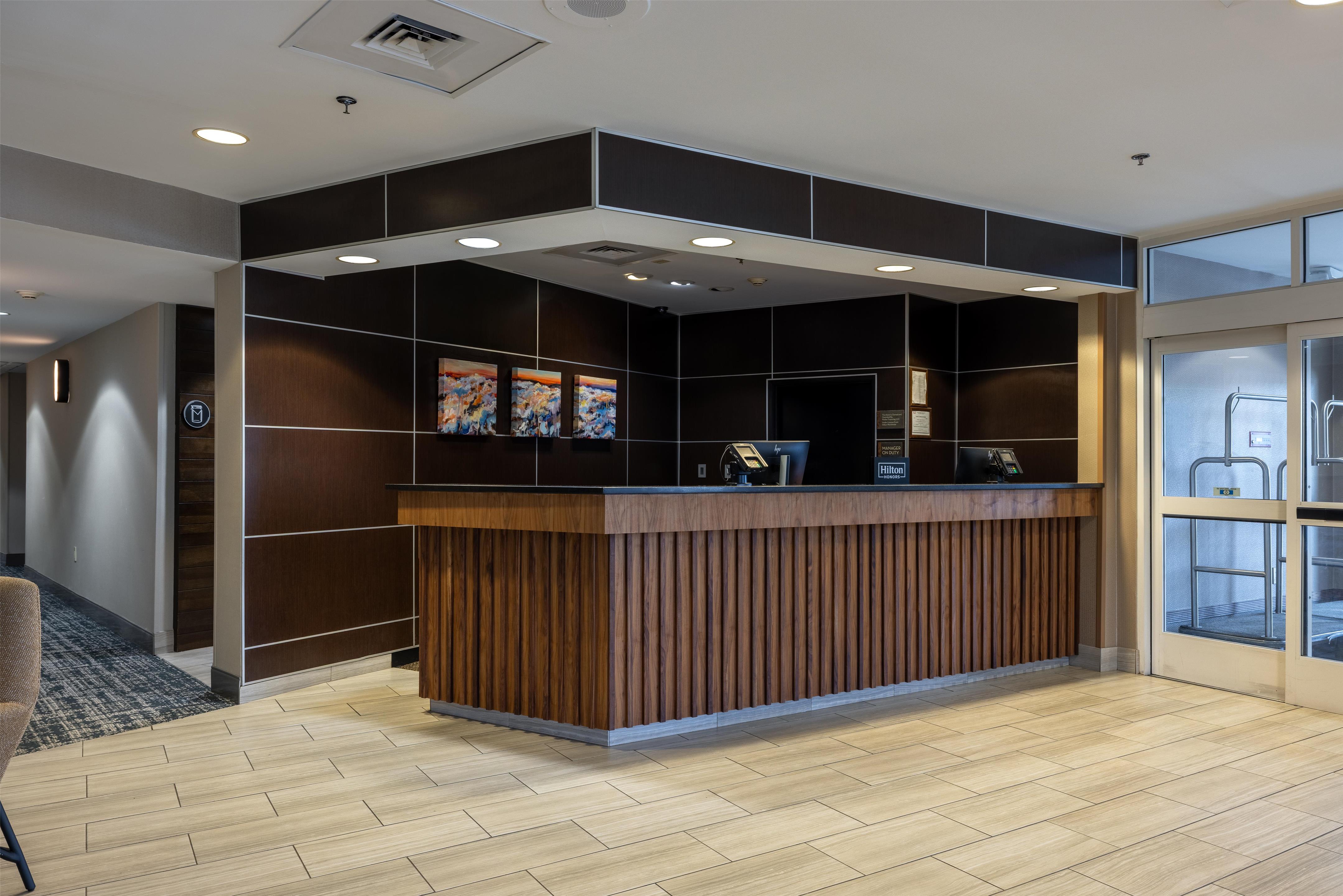 Reception | DoubleTree by Hilton Hotel Savannah Airport