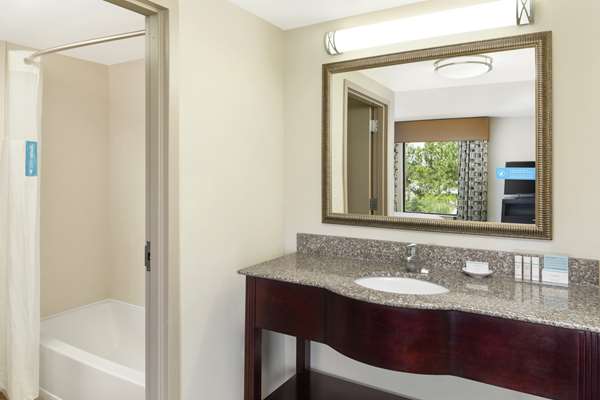  - Hampton Inn & Suites Airport Savannah - I-95, Exit 104