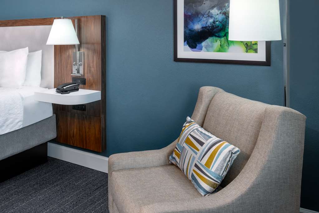 Hampton Inn Savannah Historic District Room Type - 1 KNG ACC ROLLIN SHWR NS