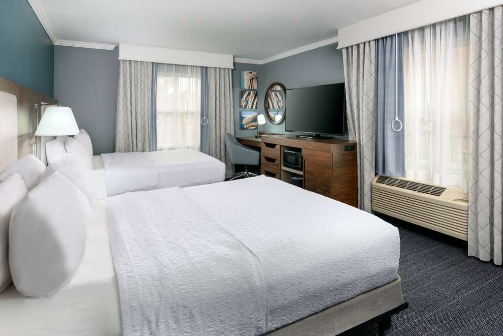 Hampton Inn Savannah Historic District Room Type - 2 QNS ACC ROLLIN SHWR