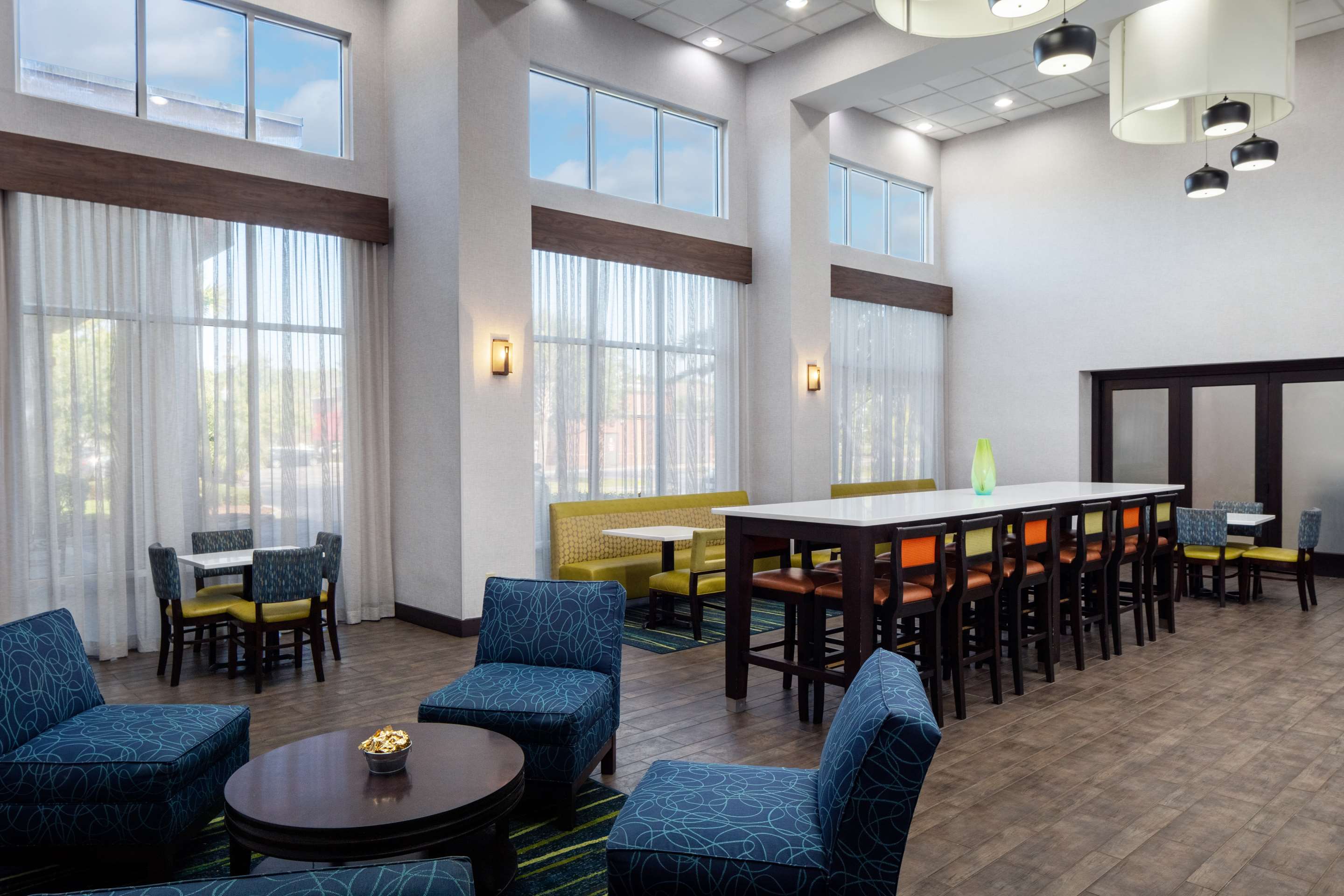Lobby | Hampton Inn & Suites Savannah - I-95 South - Gateway