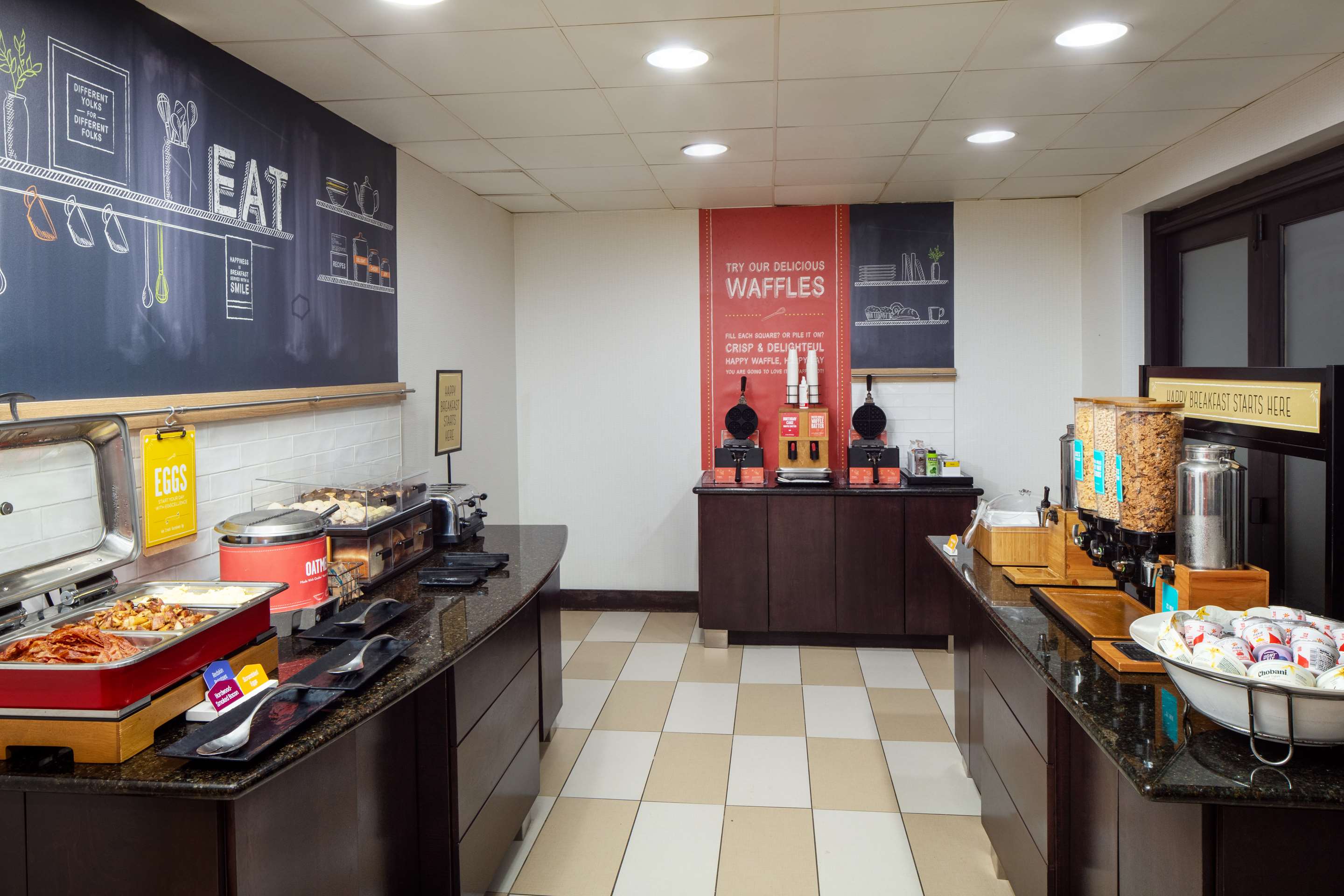 Breakfast Area | Hampton Inn & Suites Savannah - I-95 South - Gateway