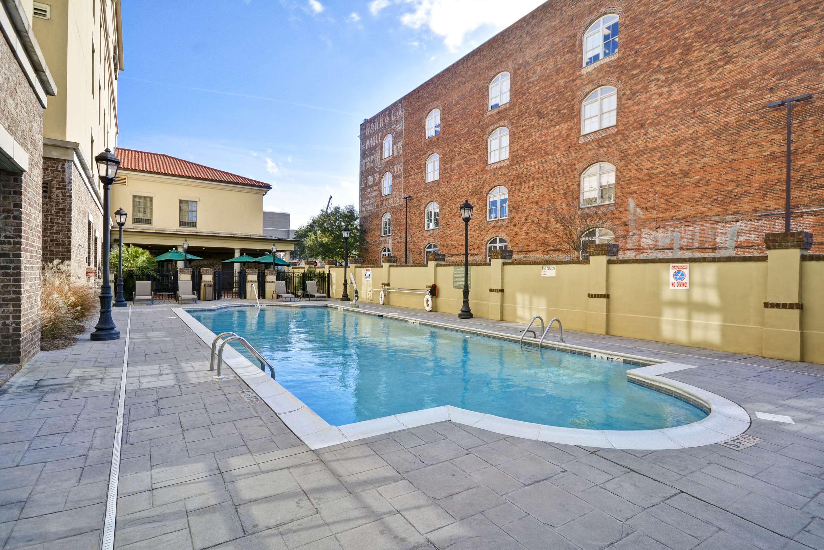 Pool | Hampton Inn & Suites Savannah Historic District