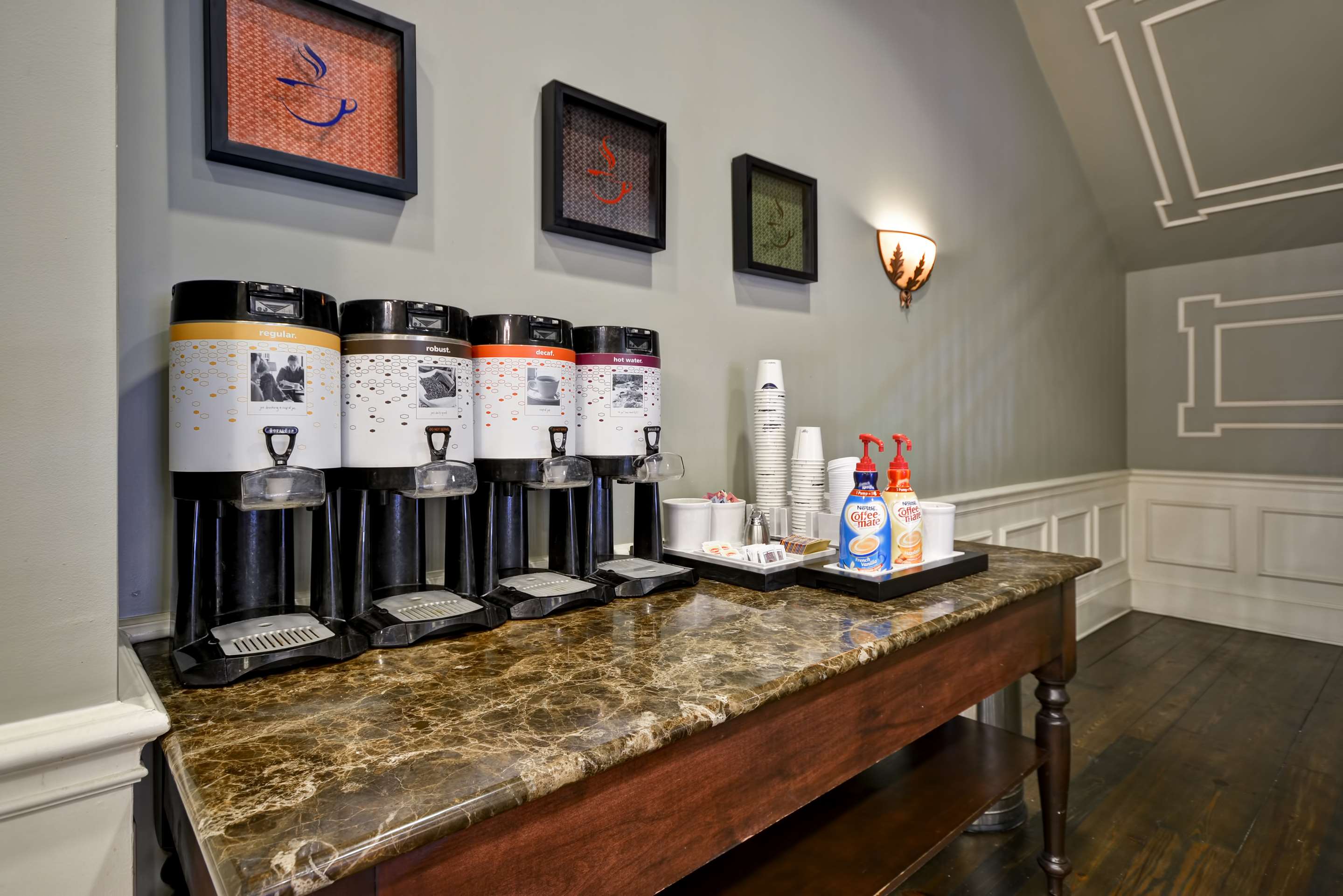 Restaurant | Hampton Inn & Suites Savannah Historic District