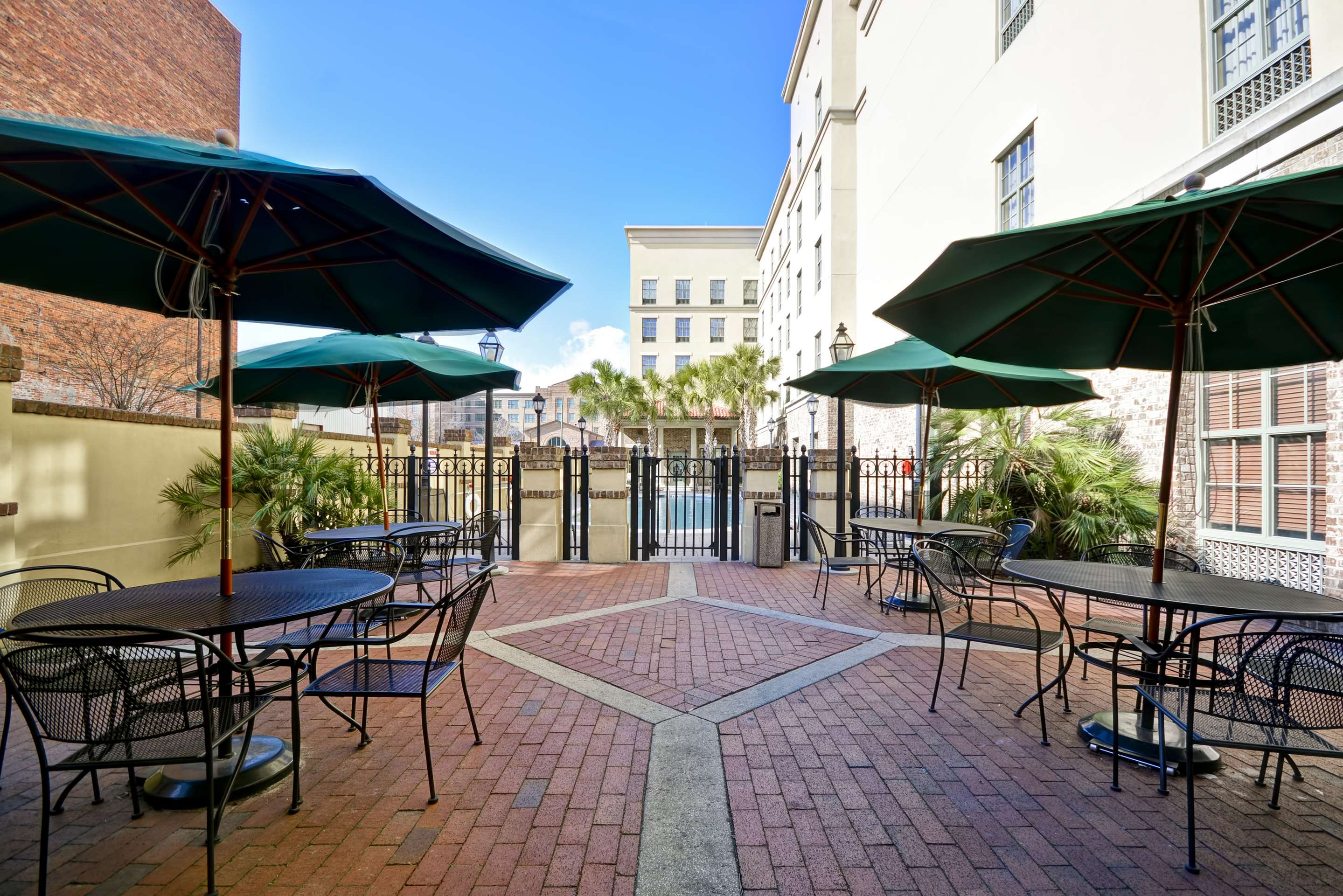 Exterior | Hampton Inn & Suites Savannah Historic District