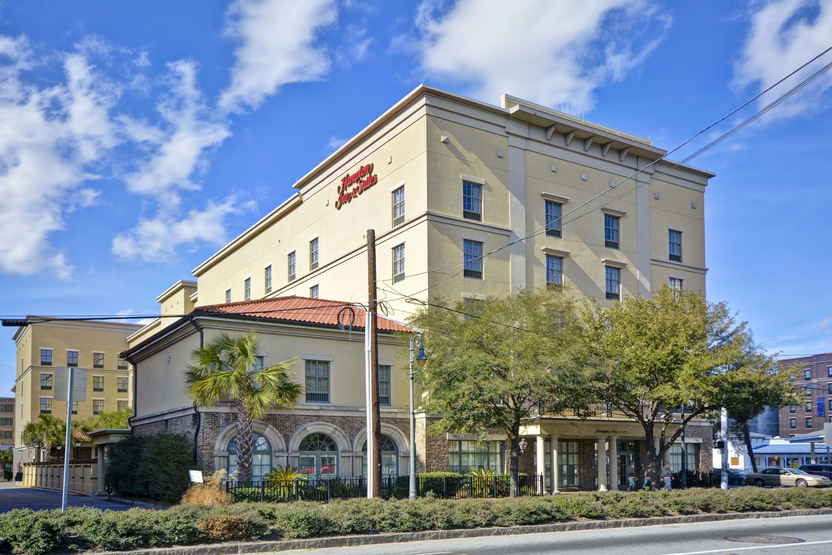 Exterior | Hampton Inn & Suites Savannah Historic District
