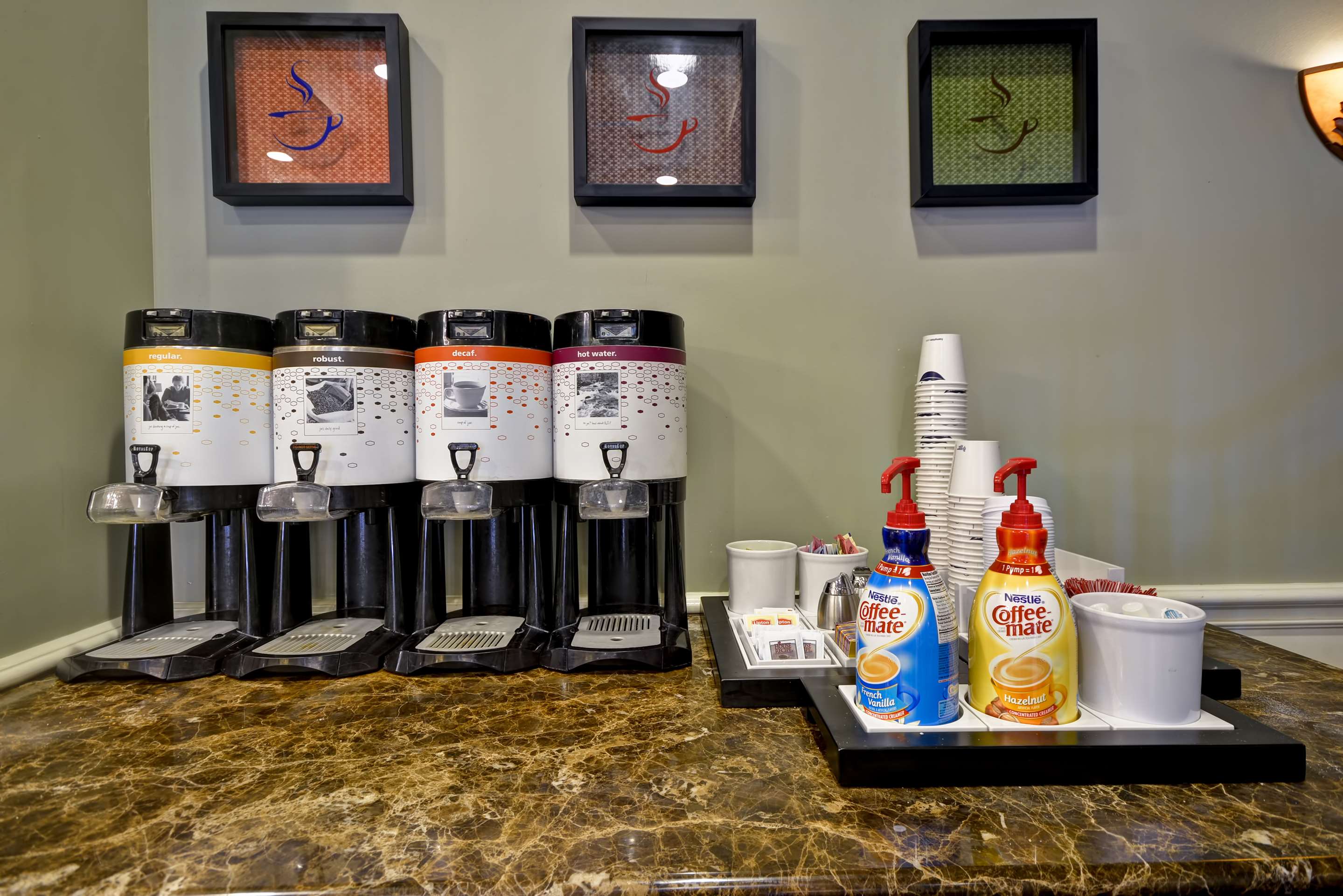 Lobby | Hampton Inn & Suites Savannah Historic District